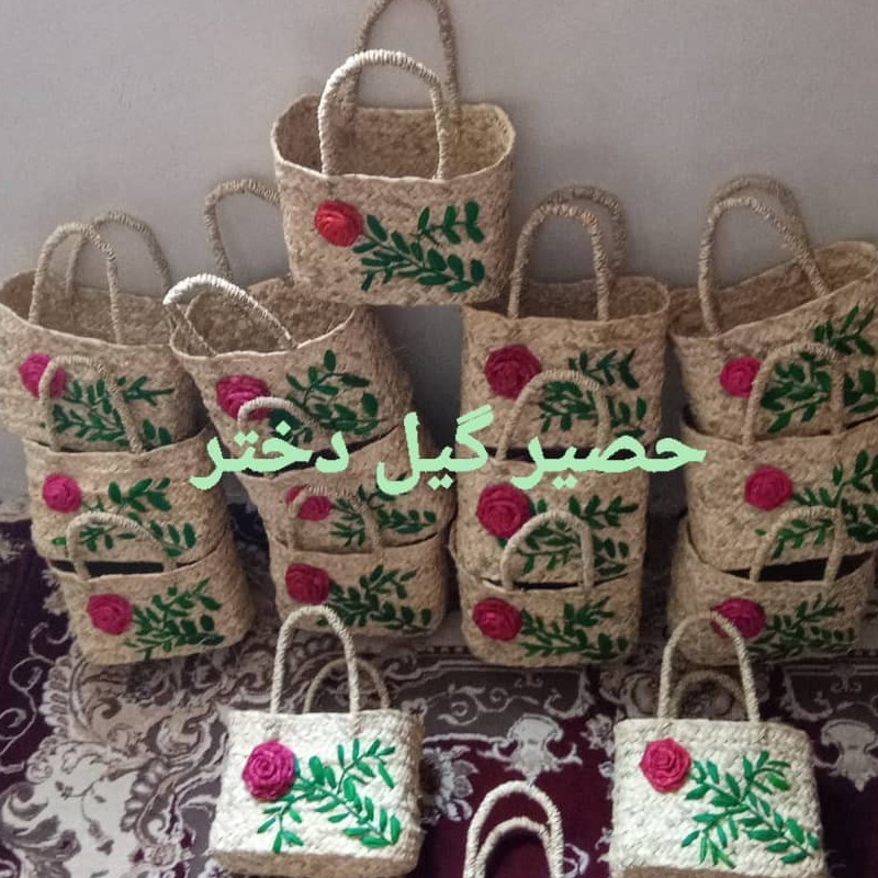 سبدحصیری زیبا در سایز متوسط
