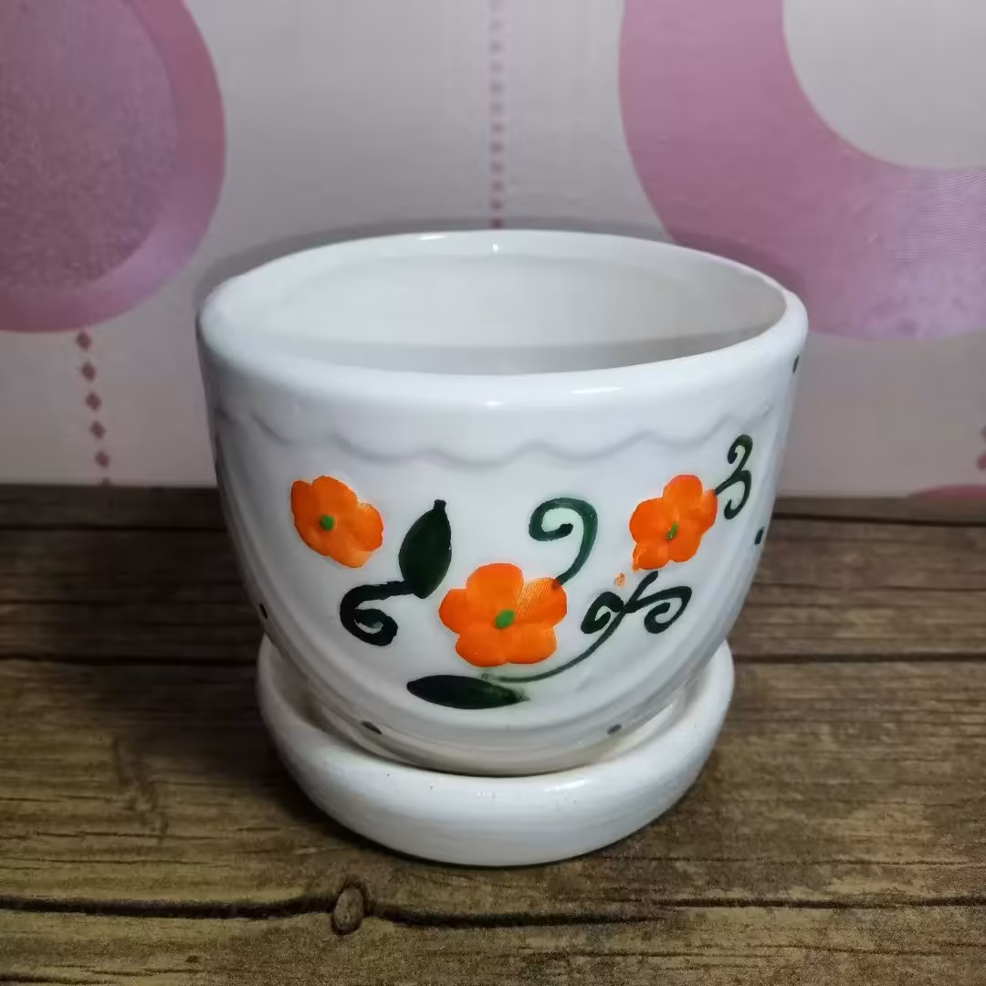 گلدان سفالی سفید گل گلی نارنجی