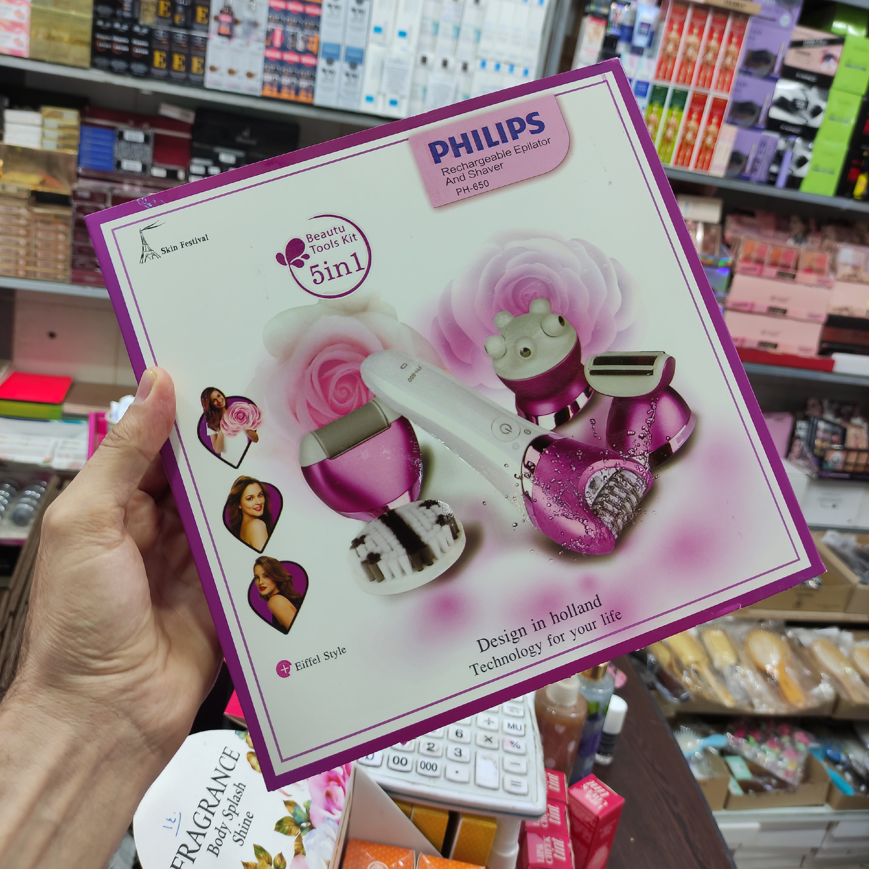 اپلیدی 5 کاره فیلیپس هلند مدل PH 650- دارای
سری سرامیکی با روکش میکرو
72 موچین حرفه ای همراه با سنگ پا و ماساژور صورت