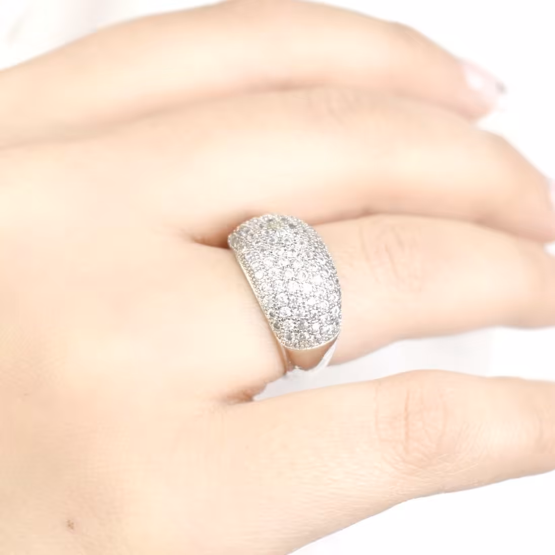 انگشتر برجسته با نگین اتمی سفید سایز7 کد 8202