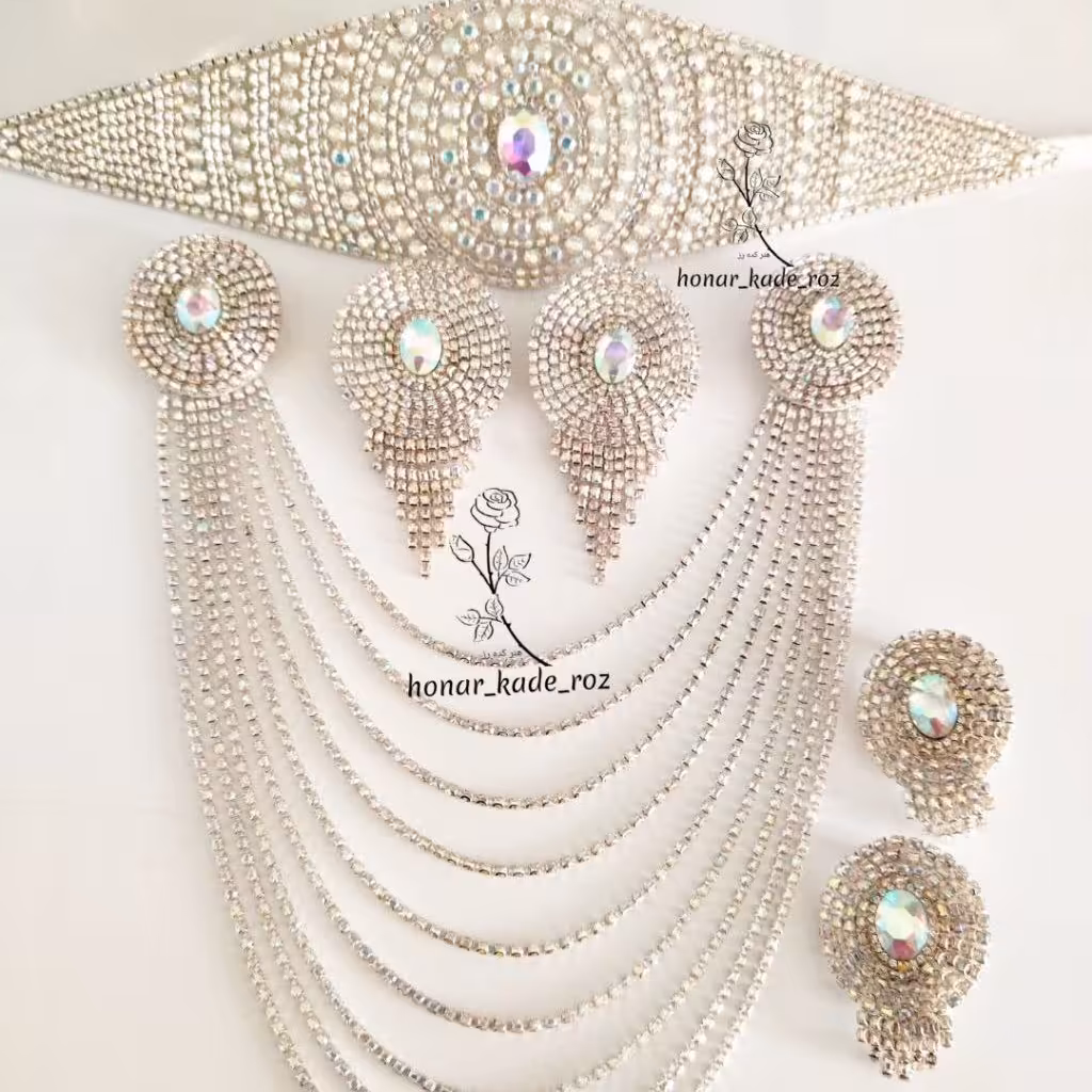 ست کمربند و رودوشی و سنجاق سینه و سنجاق یقه نگیندار