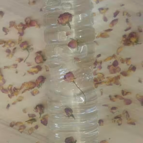 گلاب ممتاز و اعلابدون اسانس ( 1لیتری)