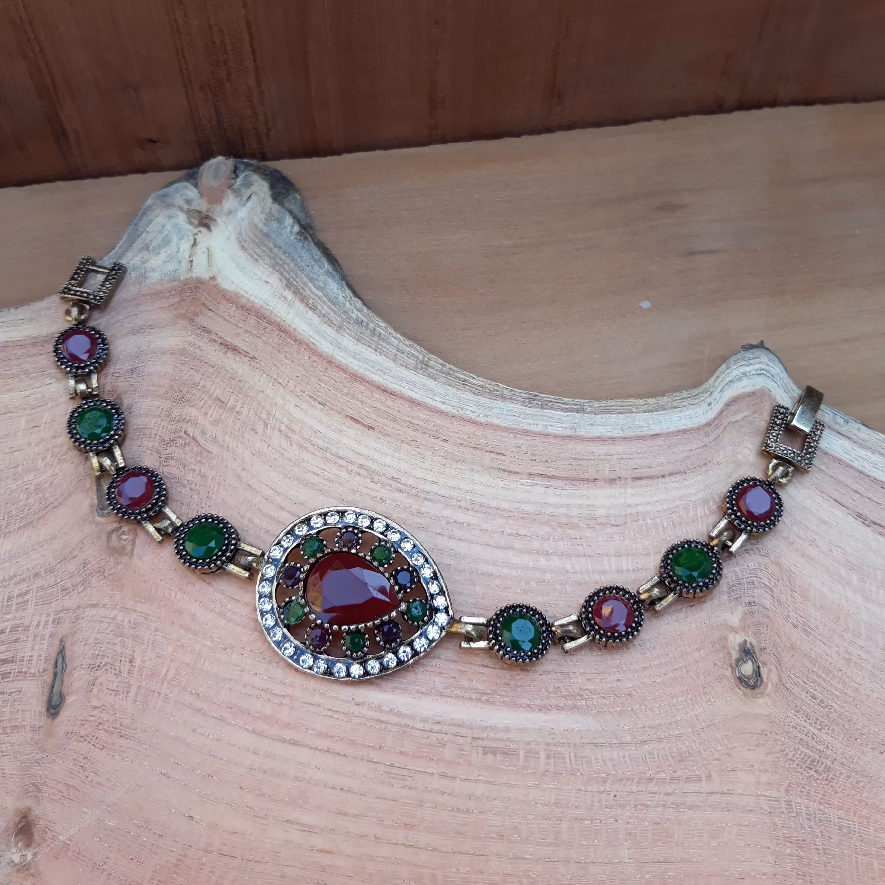 دستبند سیاه قلم عثمانی با نگین یاقوتی و زمردی