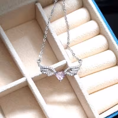 گردنبند قلب بالدار صورتی