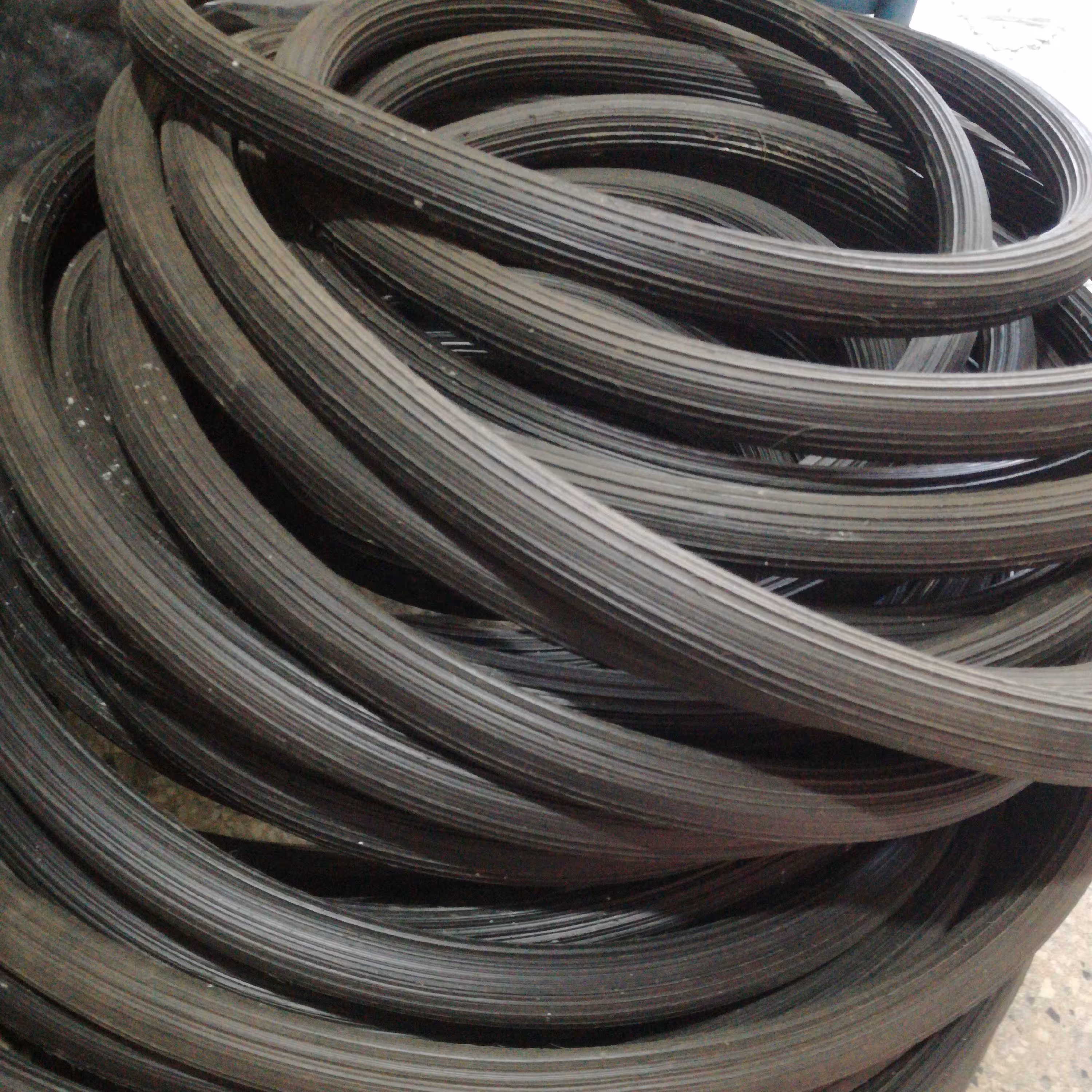 شلنگ طرح یاسا سایز 2.5 سنگین وزن قیمت مشخص شده برای هر 5 متر میباشد.