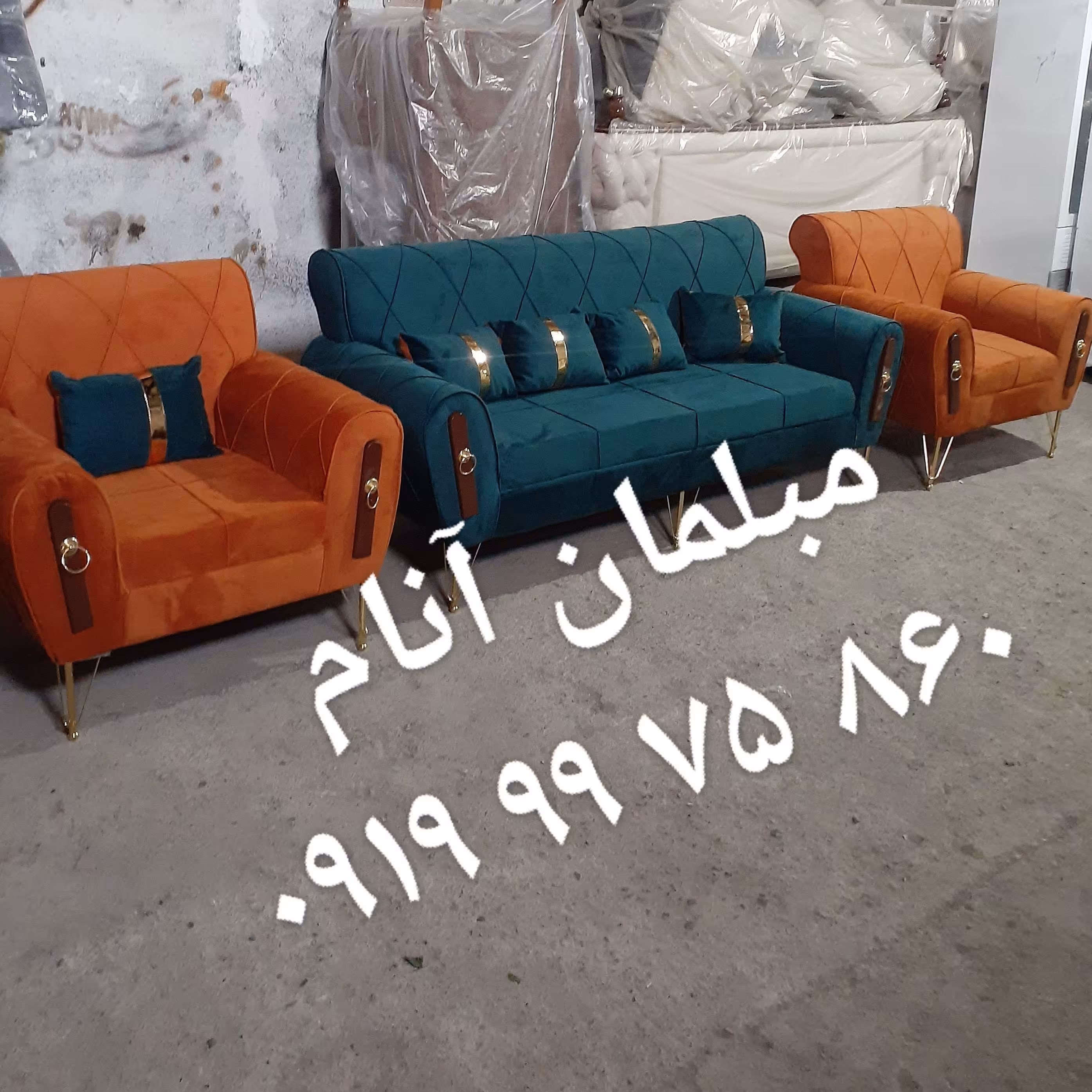 مبل اسکارلت پایه چوبی خراطی با چکمه