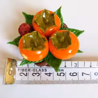 مگنت سبد خرمالو، جنس خمیر ایتالیایی، دستساز ،پشت کار آهن ربا نصب شده مناسب