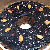 کیک رومی یه کیک بسیار لطیف و خوشمزه و با بافتی پنبه ای میگی نه یه بار امتحانش کن مطمئنم عاشقش میشی