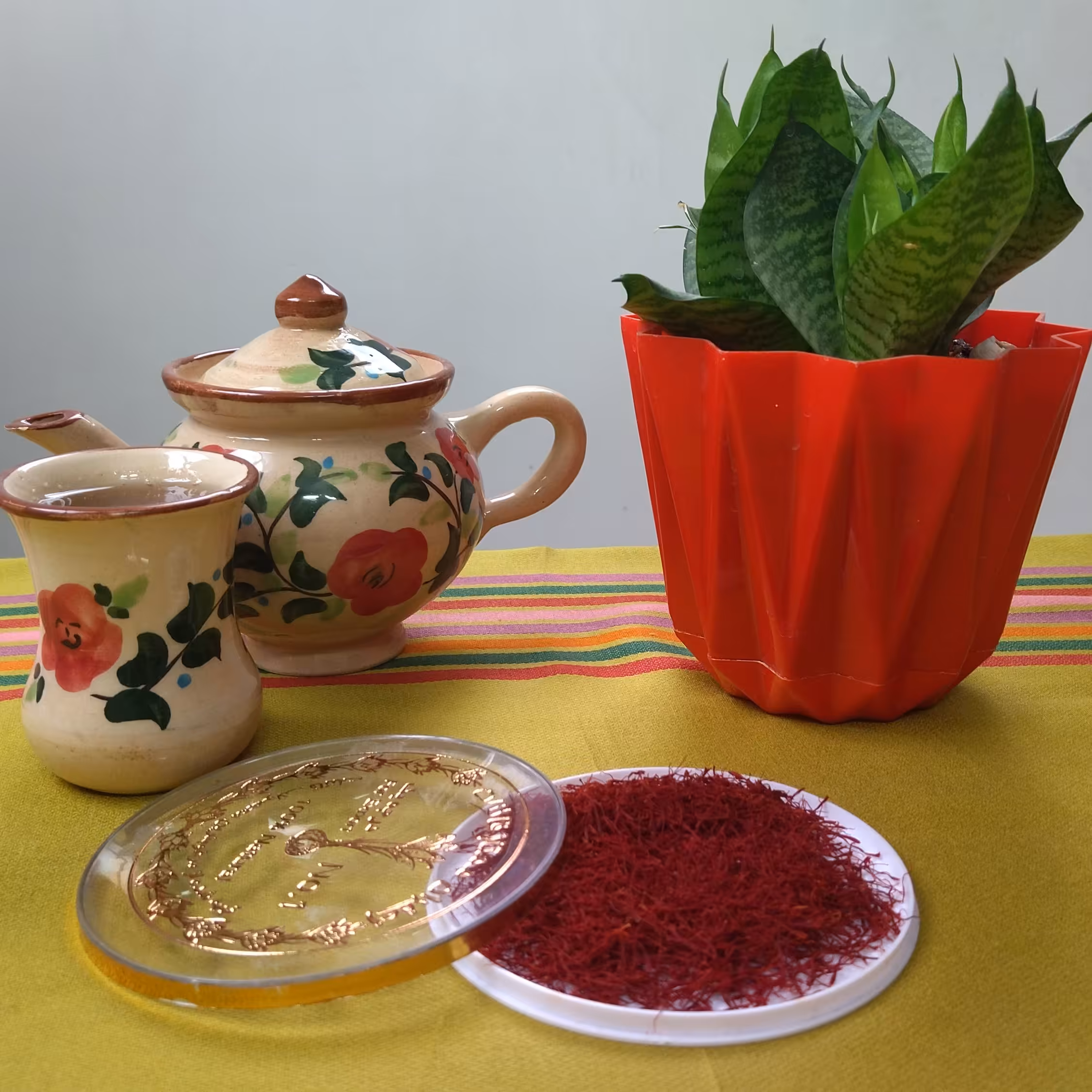 زعفران سرگل ممتاز قاینات (یک مثقال) در بسته بندی اسپانیا (از مزارع شهرستان قاینات)