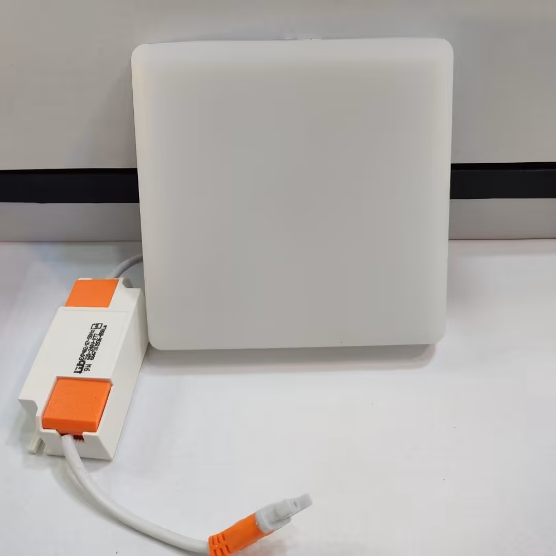 پنل ال ای دی 22 وات توکار  مربع دلتا فنر متغیر. رنگ سفید و آفتابی  (12 ماه گارانتی تعویض)