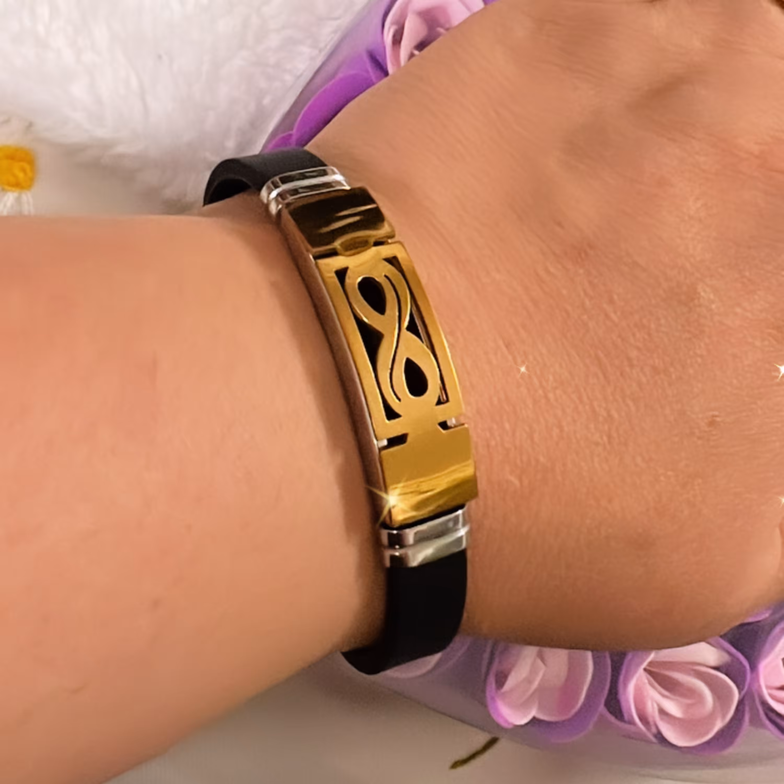 دستبند  چرم اسپورت طبیعی با پلاک بی نهایت طلایی و قفل رولکسی بطول 21سانت