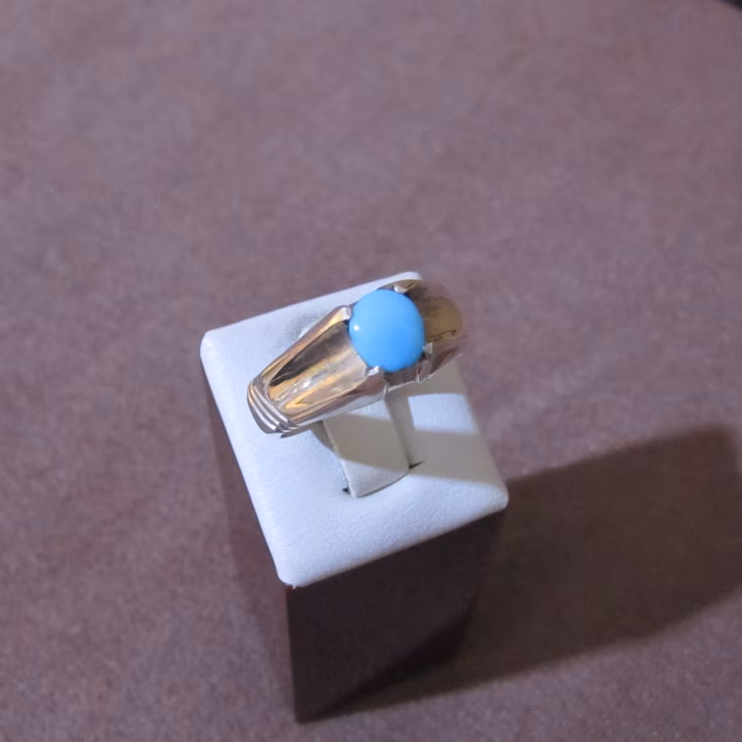 انگشتر فیروزه اصل با رکاب نقره دستساز دارای مهر استاد و عیار 