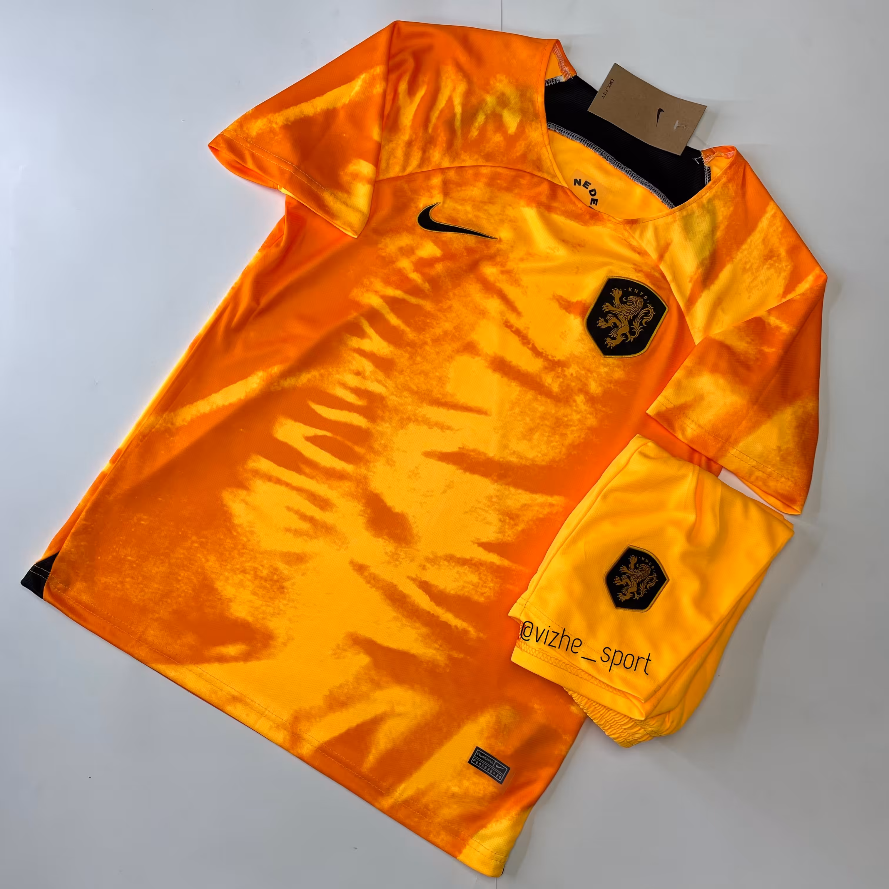 کیت اول هلند جام جهانی 2022 (تیشرت و شورت)