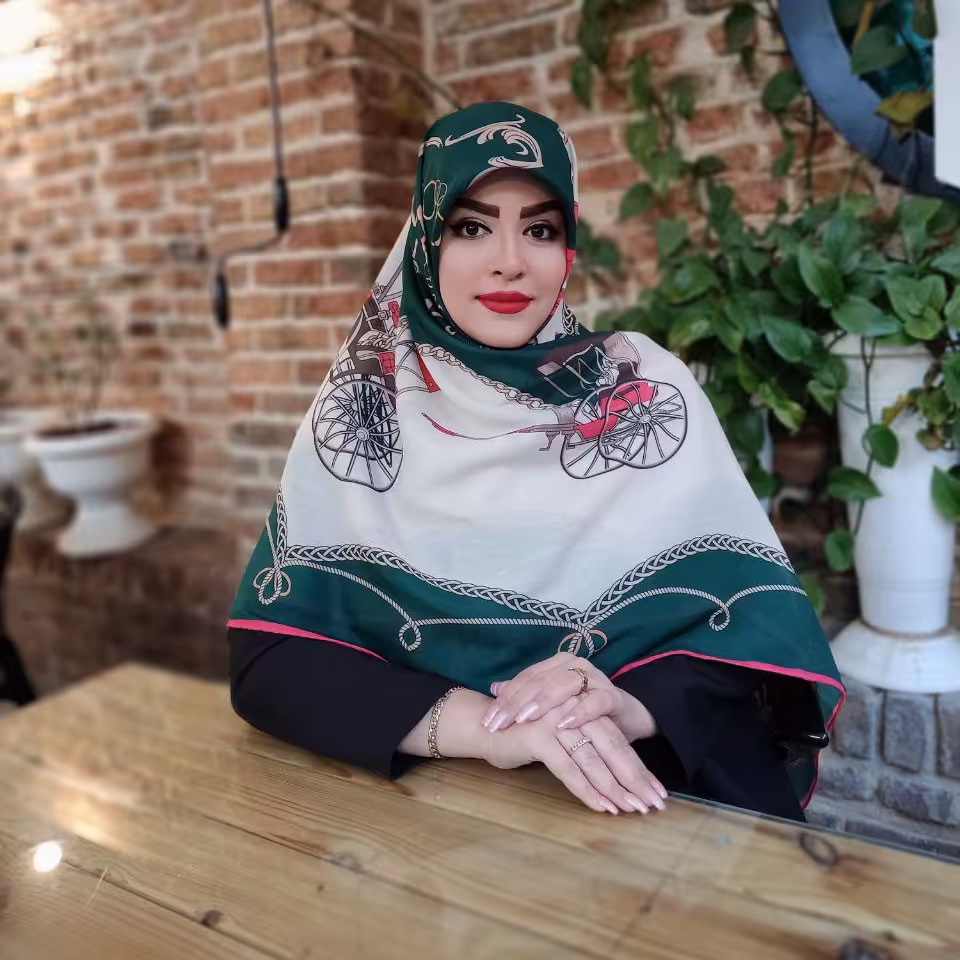 روسری عیدانه سوپرنخ گارزا قواره 135 طرح کالسکه سبز سفید ارسال رایگان