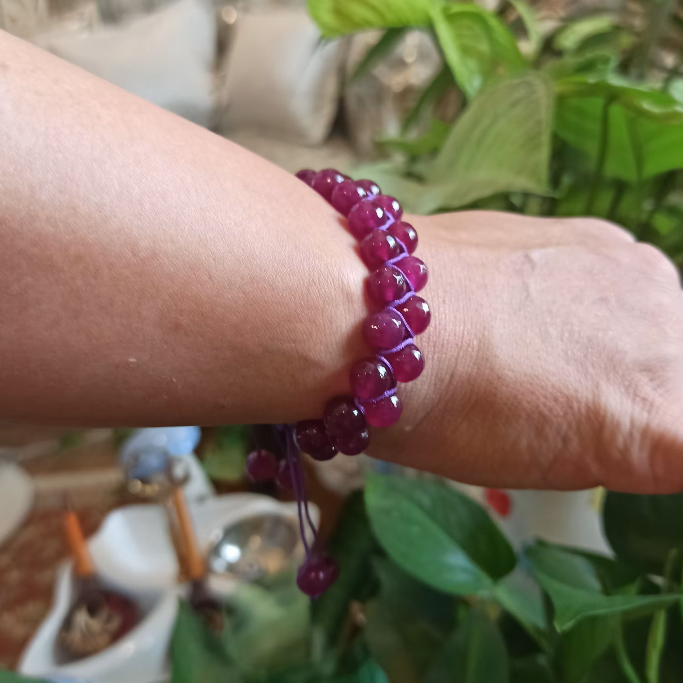 دستبند سنگ عقیق بنفش با بافت دوبل سنگ عقیق بنفش  بهبود دهنده ذهن بوده و از جمله خلاقیت را تعالی می بخشد.