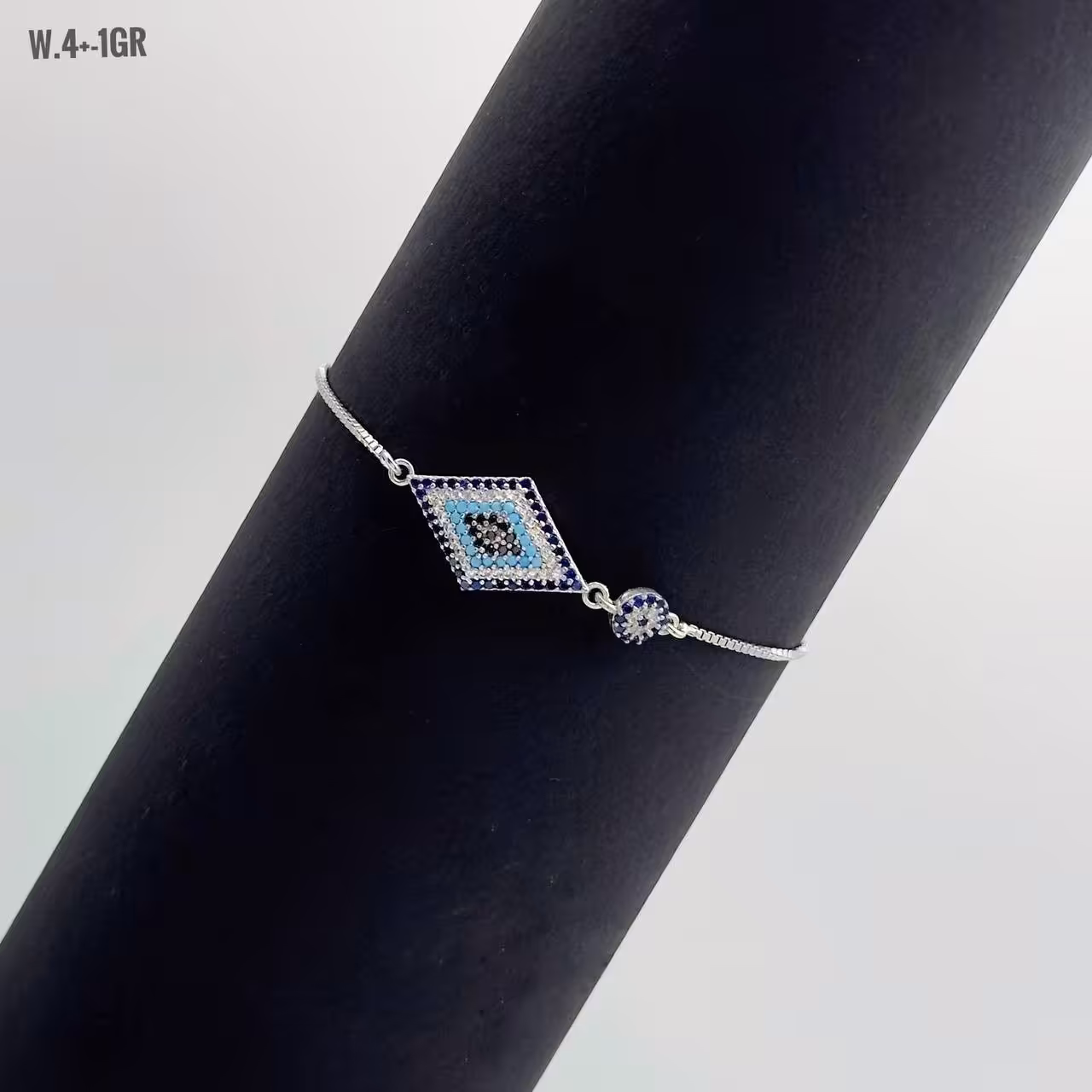 دستبند آسانسوری  نقره با عیار 925
آبکاری رادیوم و رنگ ثابت تضمینی 
کاری زیبا و تک 
دارای فاکتور معتبر و ارسال رایگان.