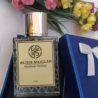 ادکلن YS با رایحه موگلر آلین MUGLER ALIEN