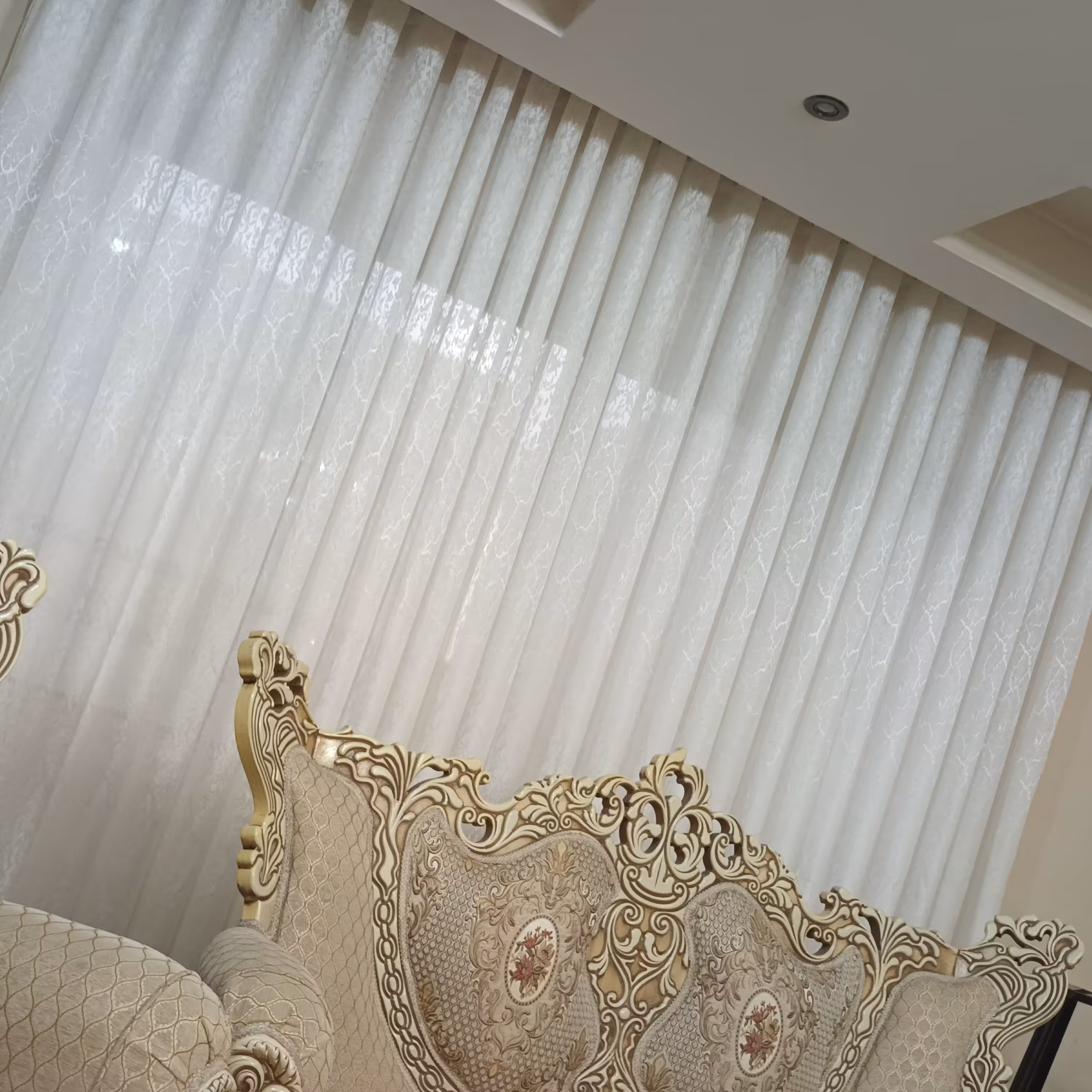 کتان پولک دوزی با جنس خوب وکیفیت عالی دردورنگ مختلف   با قیمت مناسب با خرید با بالای پانزده میلیون دوقواره هازان چاپی 