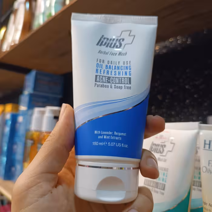 ژل شستشوی تیوپی  iplus مناسب پوست های چرب 