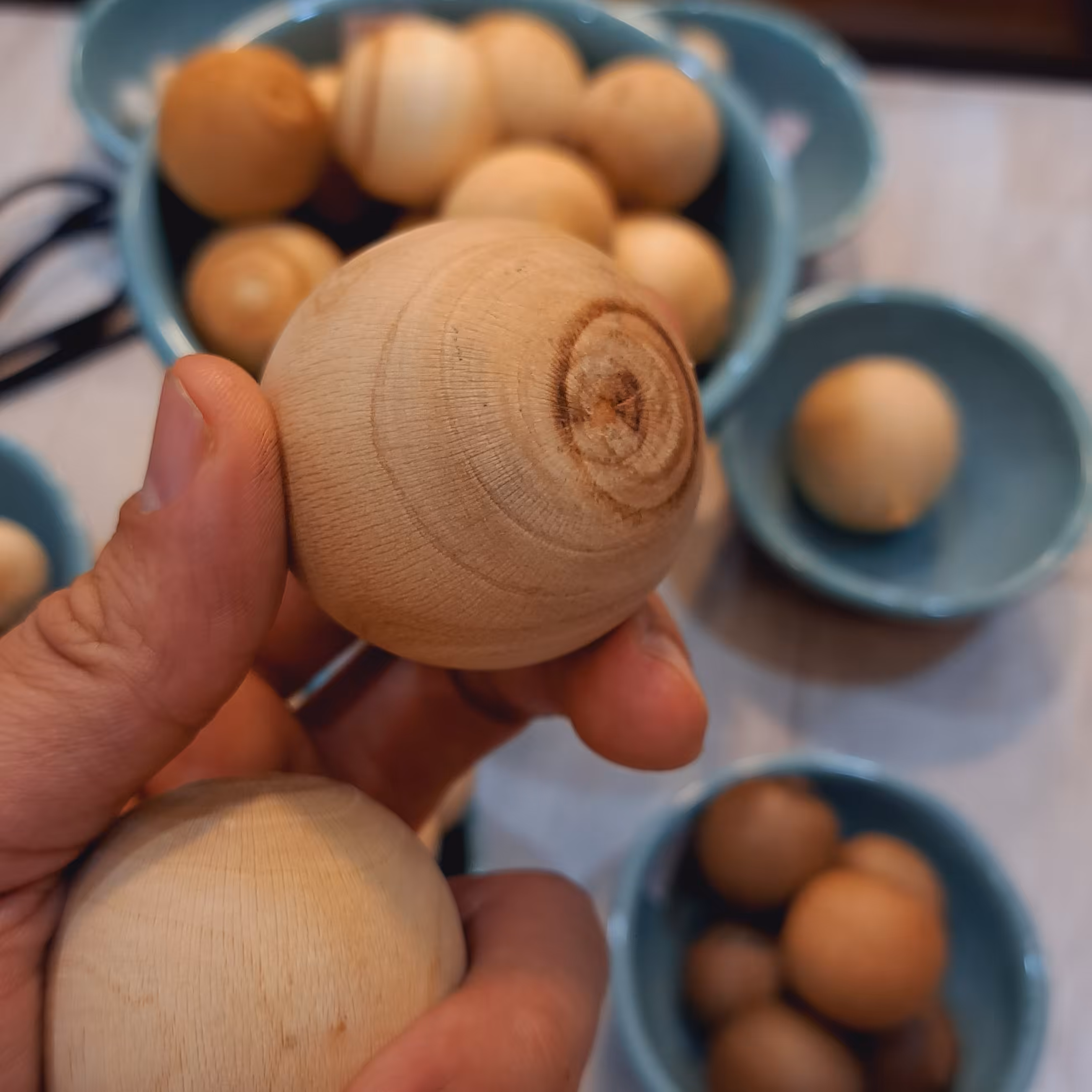 گوی ارامش  سایزبزرگ گوی چوبی معطر گوی مدیتیشن گوی چوب طبیعی توپ چوبی  مهره چوبی گوی دکوری