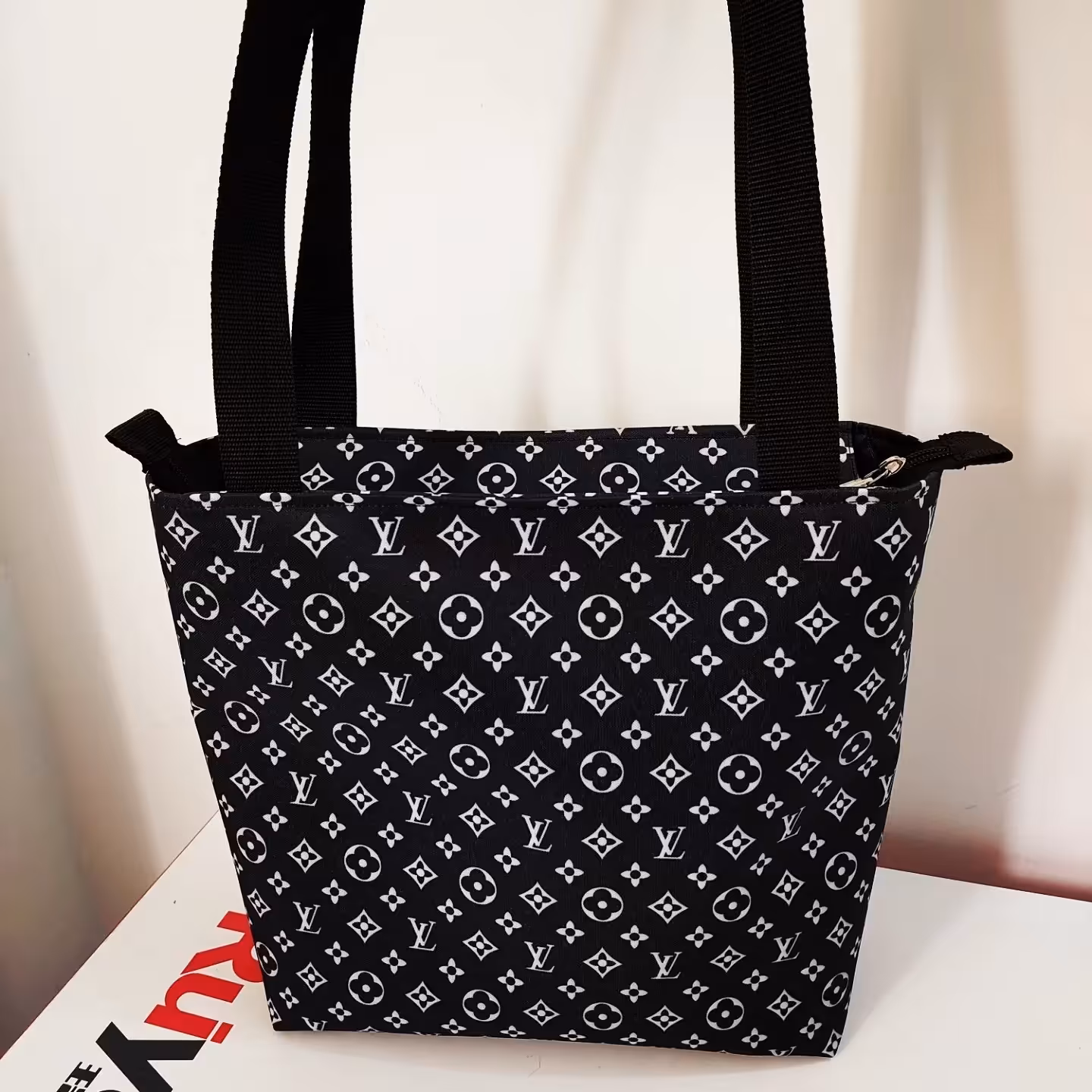 کیف رو دوشی طرح ال وی