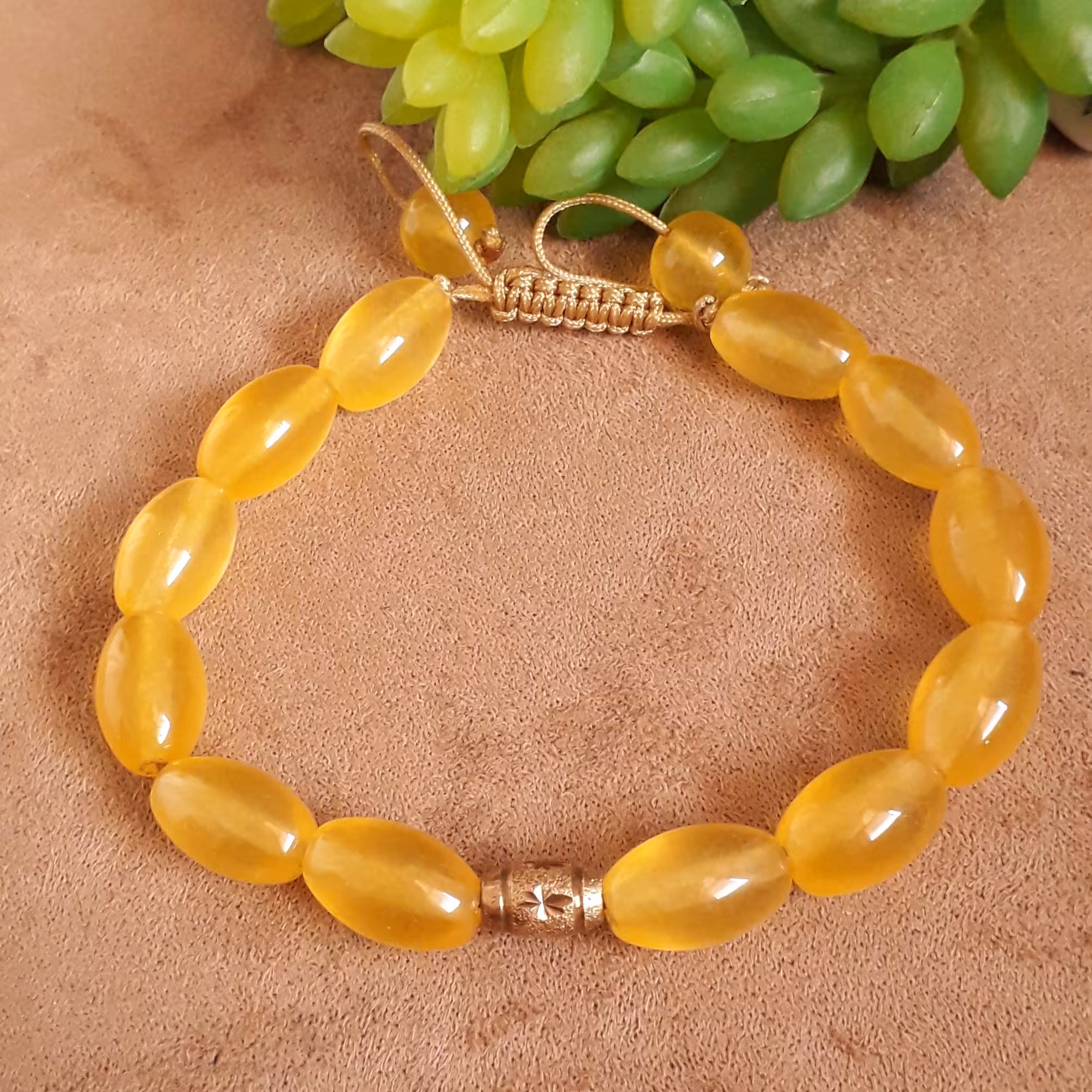 دستبند زیبای عقیق زرد و گوی نقره