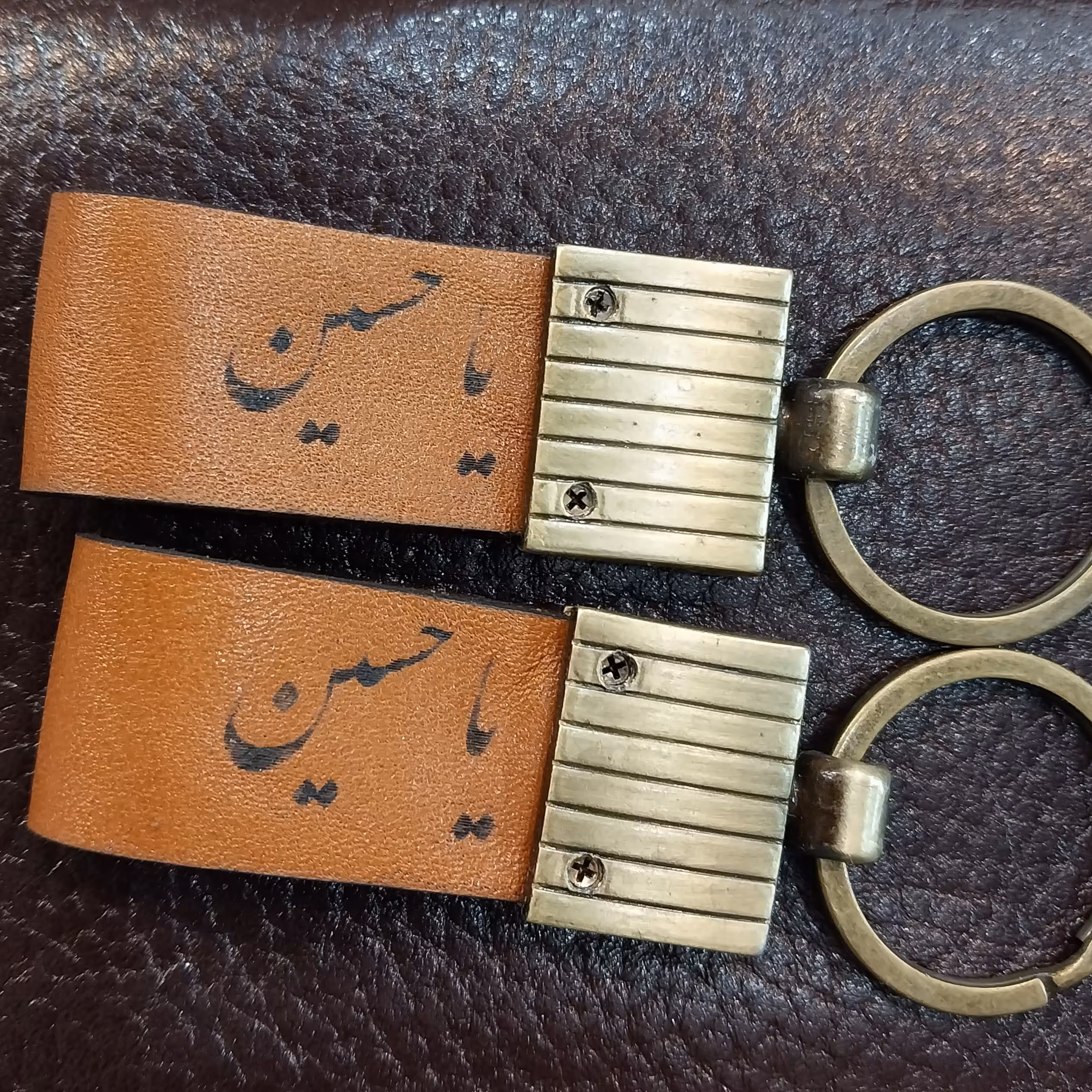 جاسوییچی چرم طبیعی  محرم  -نوشته به دلخواه مشتری -رنگ به دلخواه مشتری