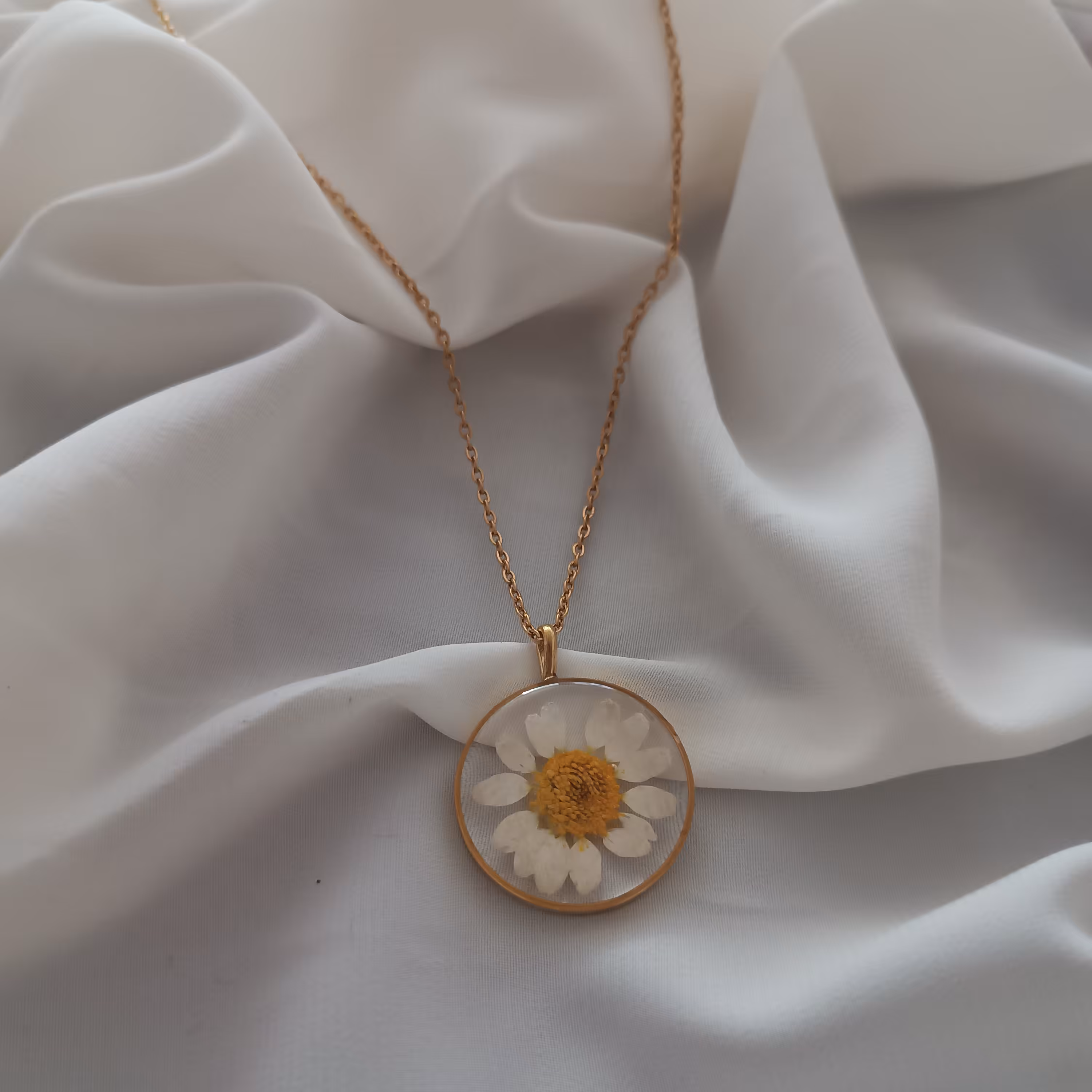 ست بابونه رزینی  بسیار زیبا ،شفاف ونشکن قابل سفارش بصورت تک وست 