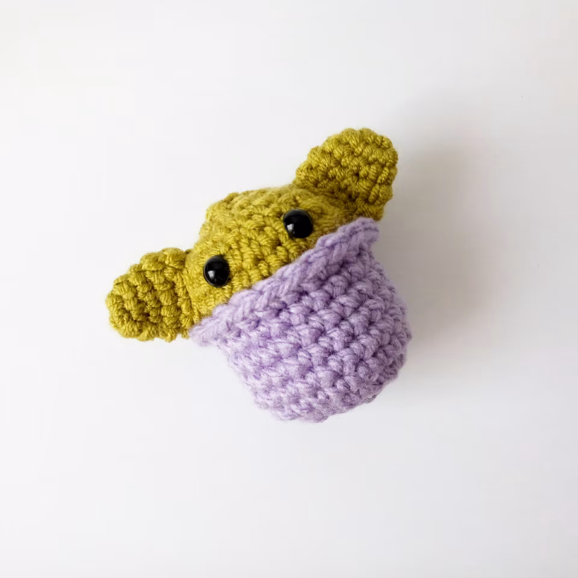 آویز جاکلیدی بافتنی دست باف طرح بچه یودا ( بیبی یودا ) ورژن2 رنگ بنفش سفیرباف