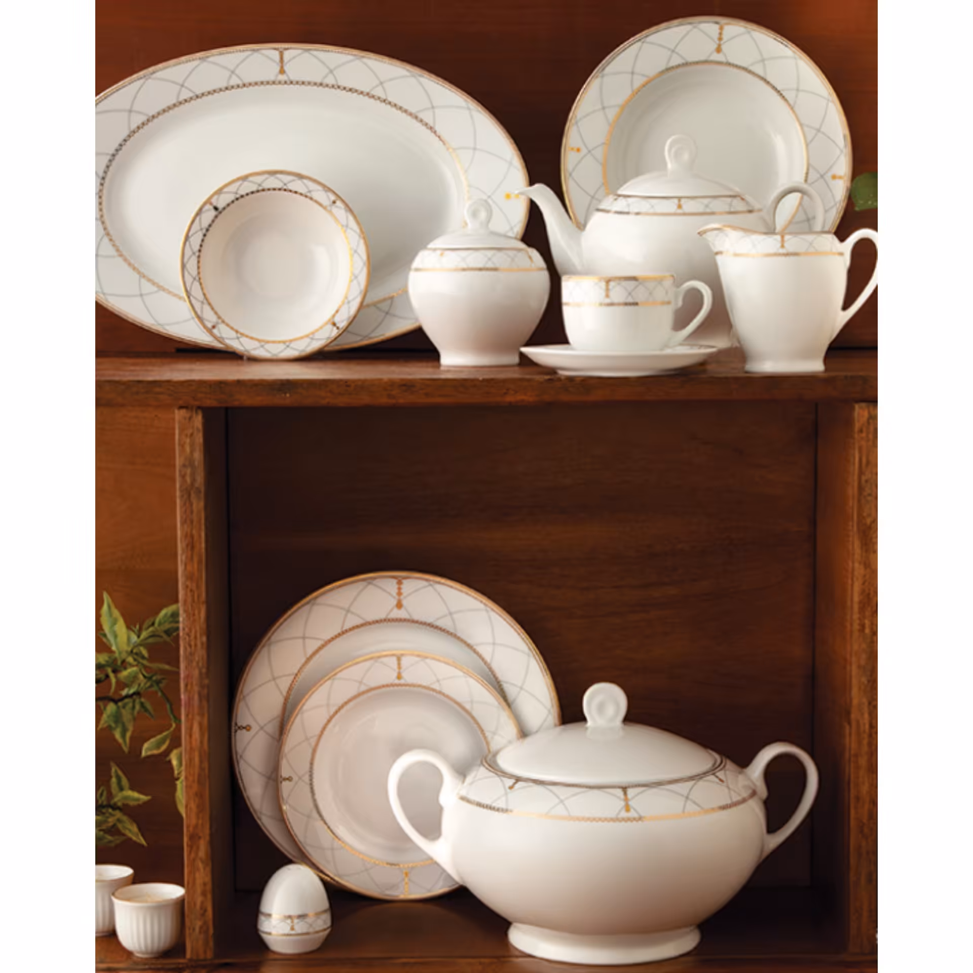 سرویس 18 نفره ی چینی زرین طرح رومانا