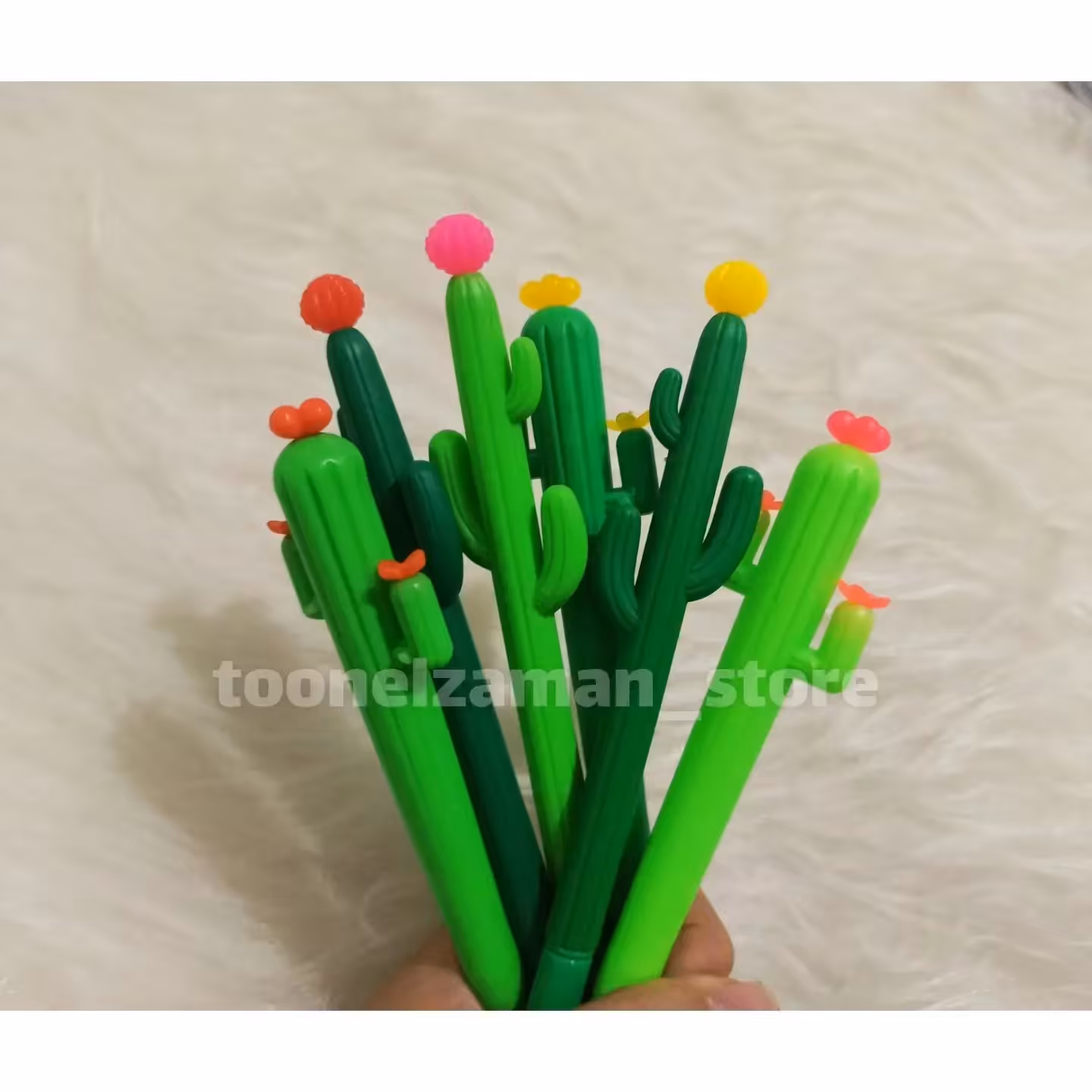 روان نویس کاکتوس، سه رنگ بدنه و دو نوع گل داره
رنگ جوهر آبی، ضخامت نوک: 0.5