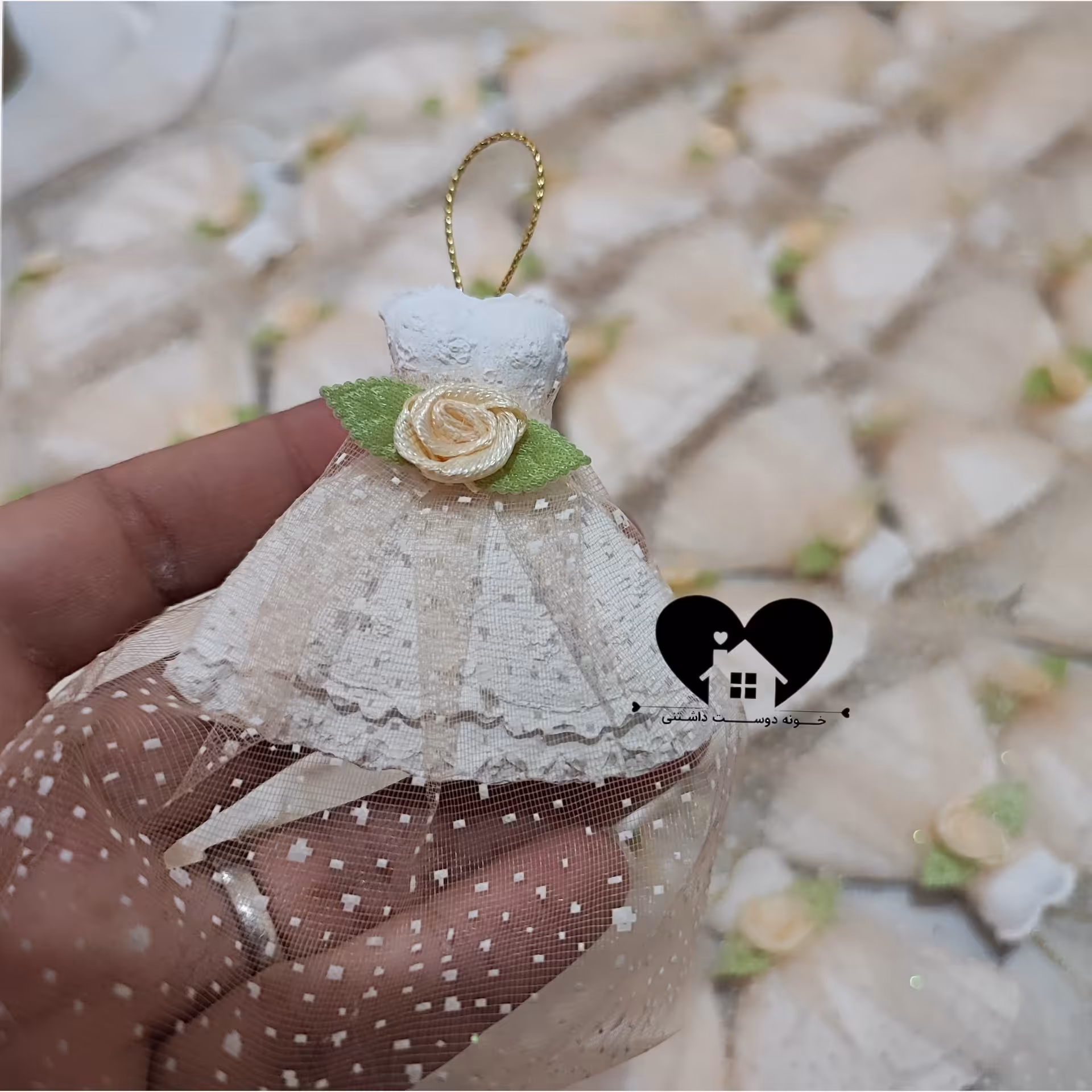 گیفت عروسی گیفت عروس گیفت عقد گیفت نامزدی گیفت بله برون گیفت خواستگاری شگون گیفت لباس عروس دامن تور دار بهمراه گل و آویز