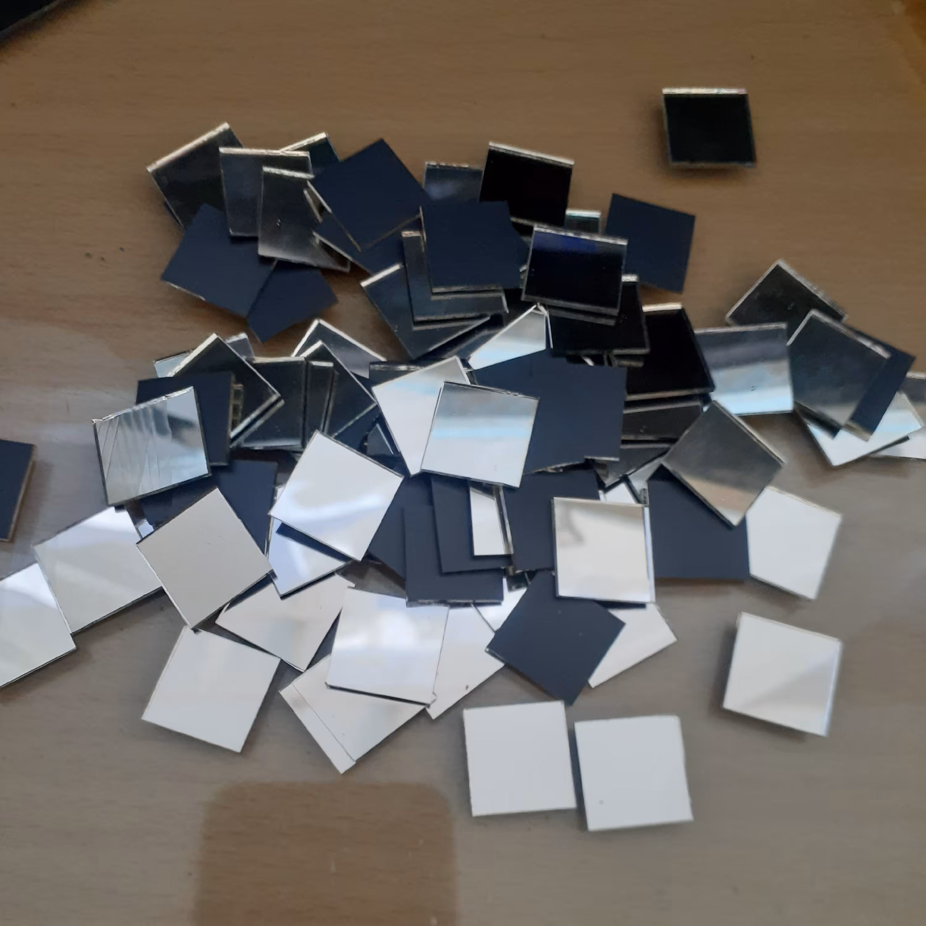 آینه مربع 1 ونیم سانتی 1 میل بسته های 200 گرمی