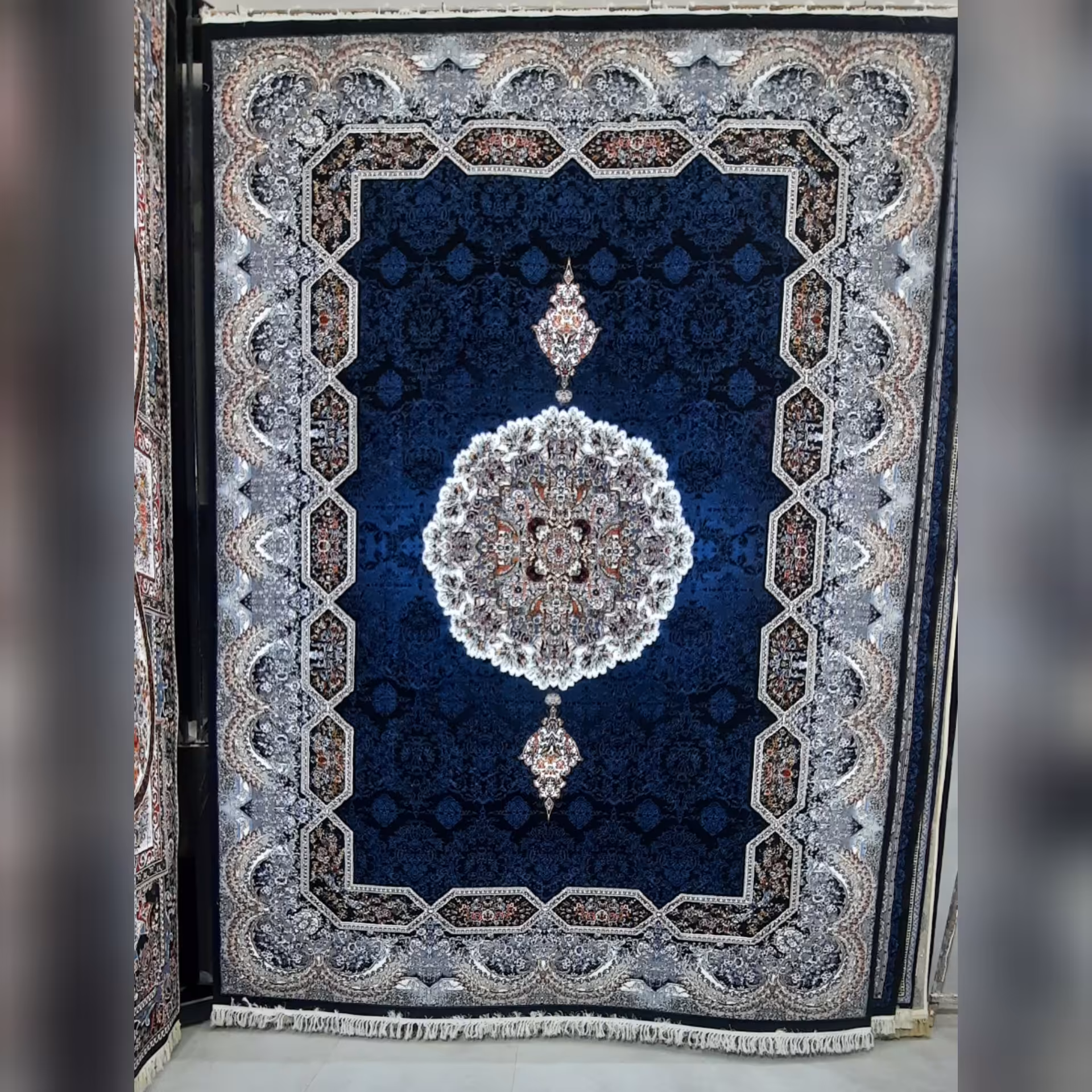 فرش هالیدی 12متری 500شانه 7رنگ نخ بی سی اف رنگ ثابت بدون پرزدهی کیفیت عالی 