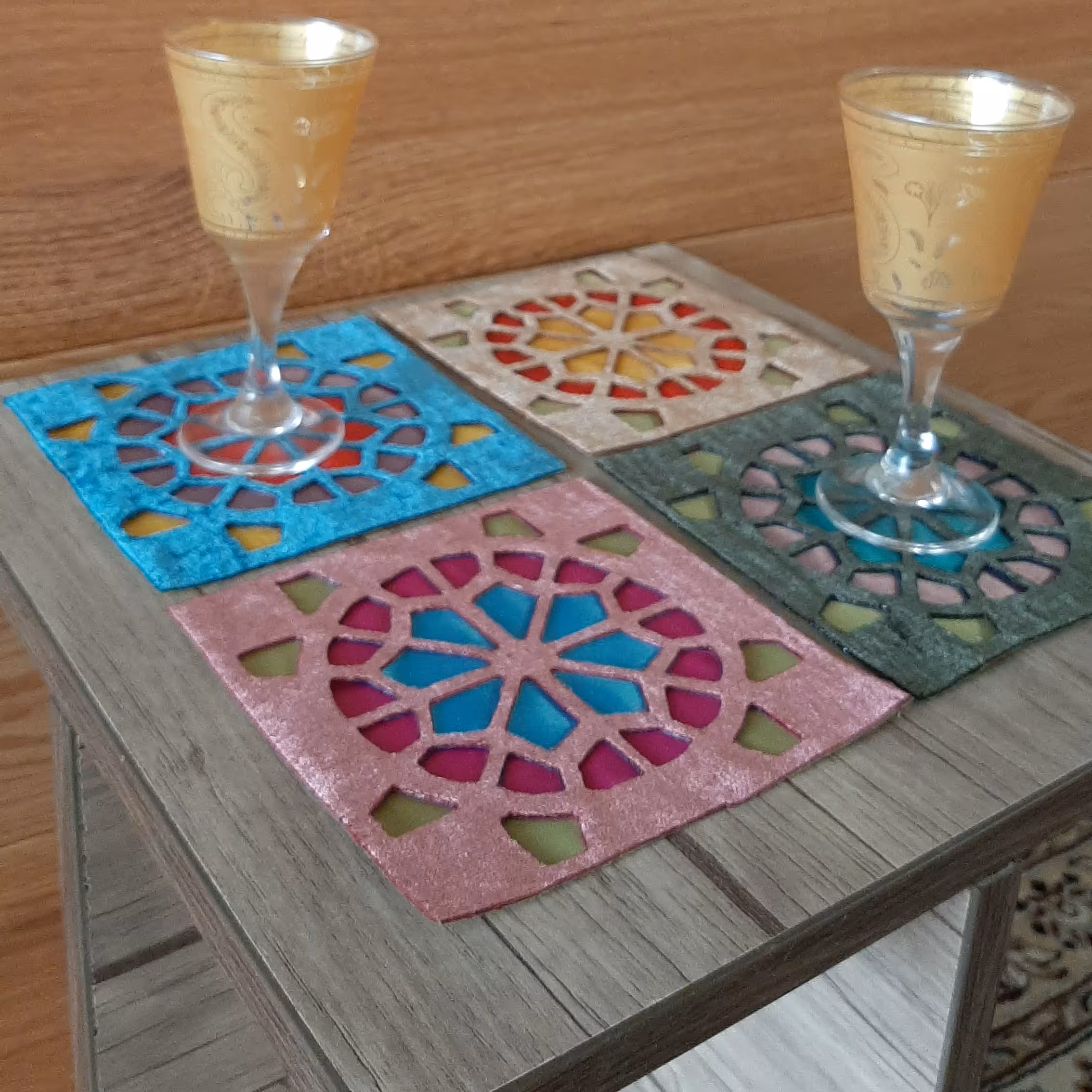 زیر لیوانی  رومیزی