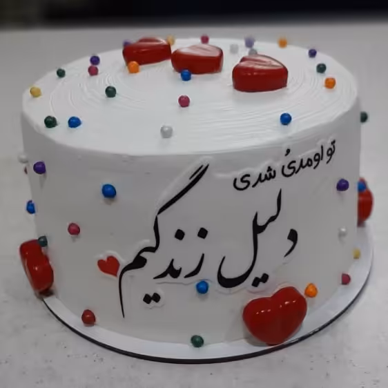 کیک خامه ای خانگی با فیلینگ و تزئینات دلخواه