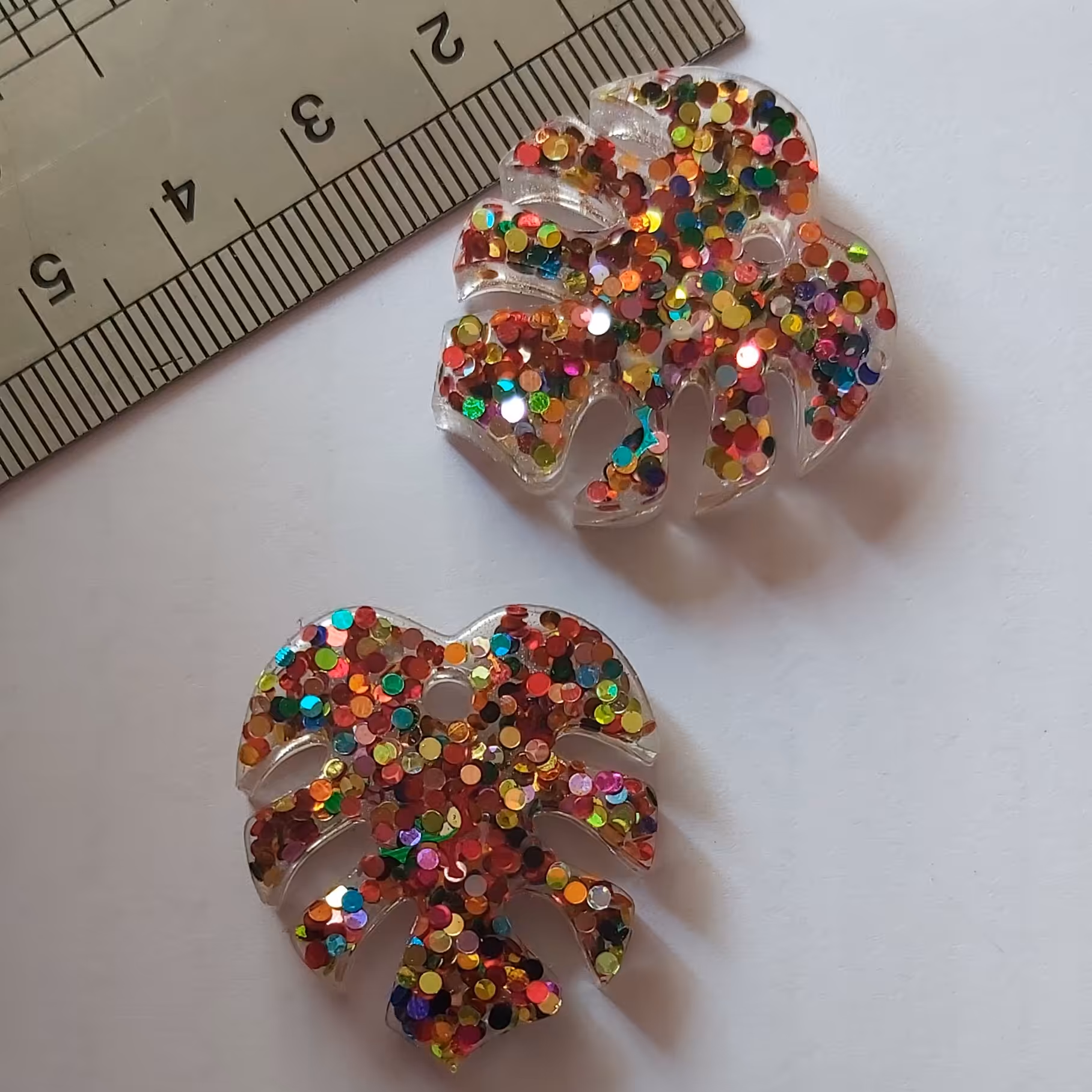 آویزبرگ انجیری اکلیلداررزینی3سانتی یک عدد