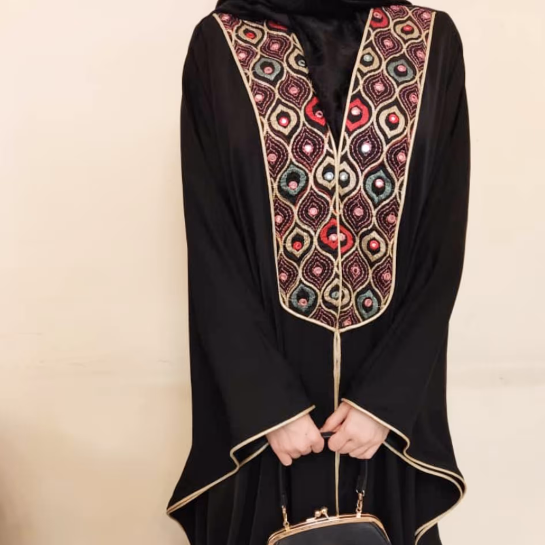 مانتو عربی عبایی حجابی سوزندوزی مغزی دوزی شده فری سایز