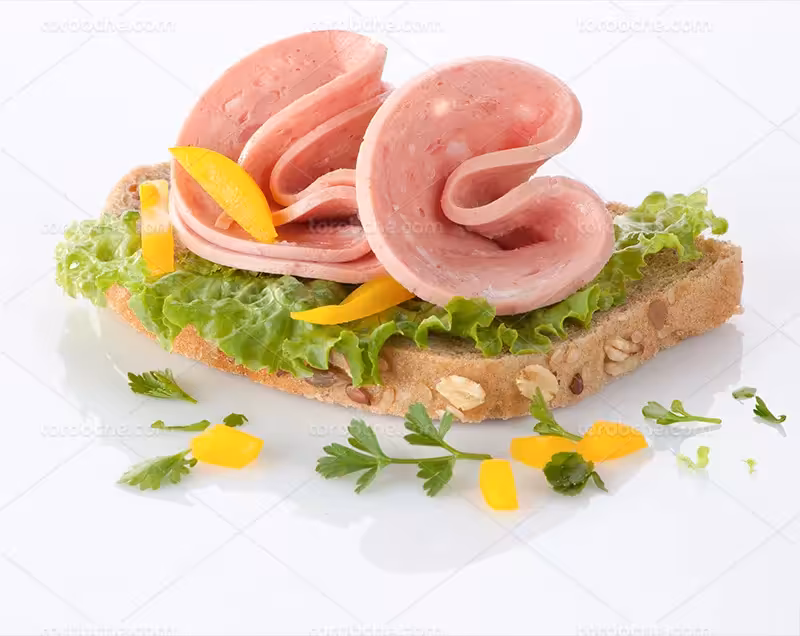 عکس ژامبون با کاهو و نون تست | گرافیک با طعم تربچه