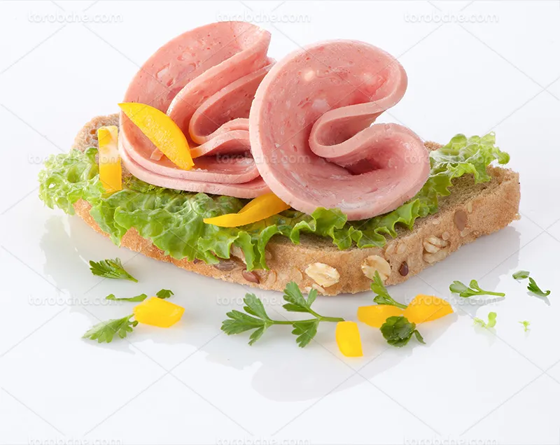 عکس ژامبون با کاهو و نون تست | گرافیک با طعم تربچه