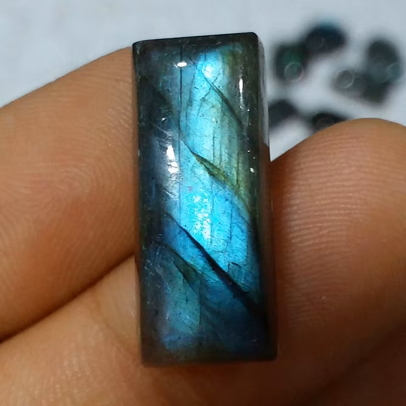 نگین لابرادوریت وارداتی از کشور لابرادور کانادا با تلالوئی بسیار بی نظیر و کمیاب کد 11180