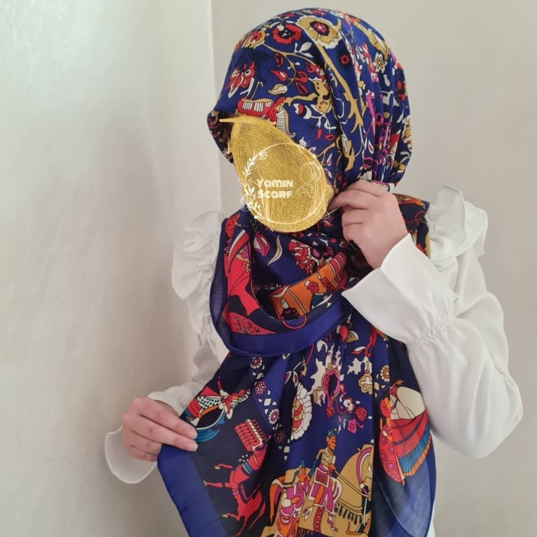 روسری زنانه طرح هرمس قواره 120 رنگ سرمه ای قیمت مناسب