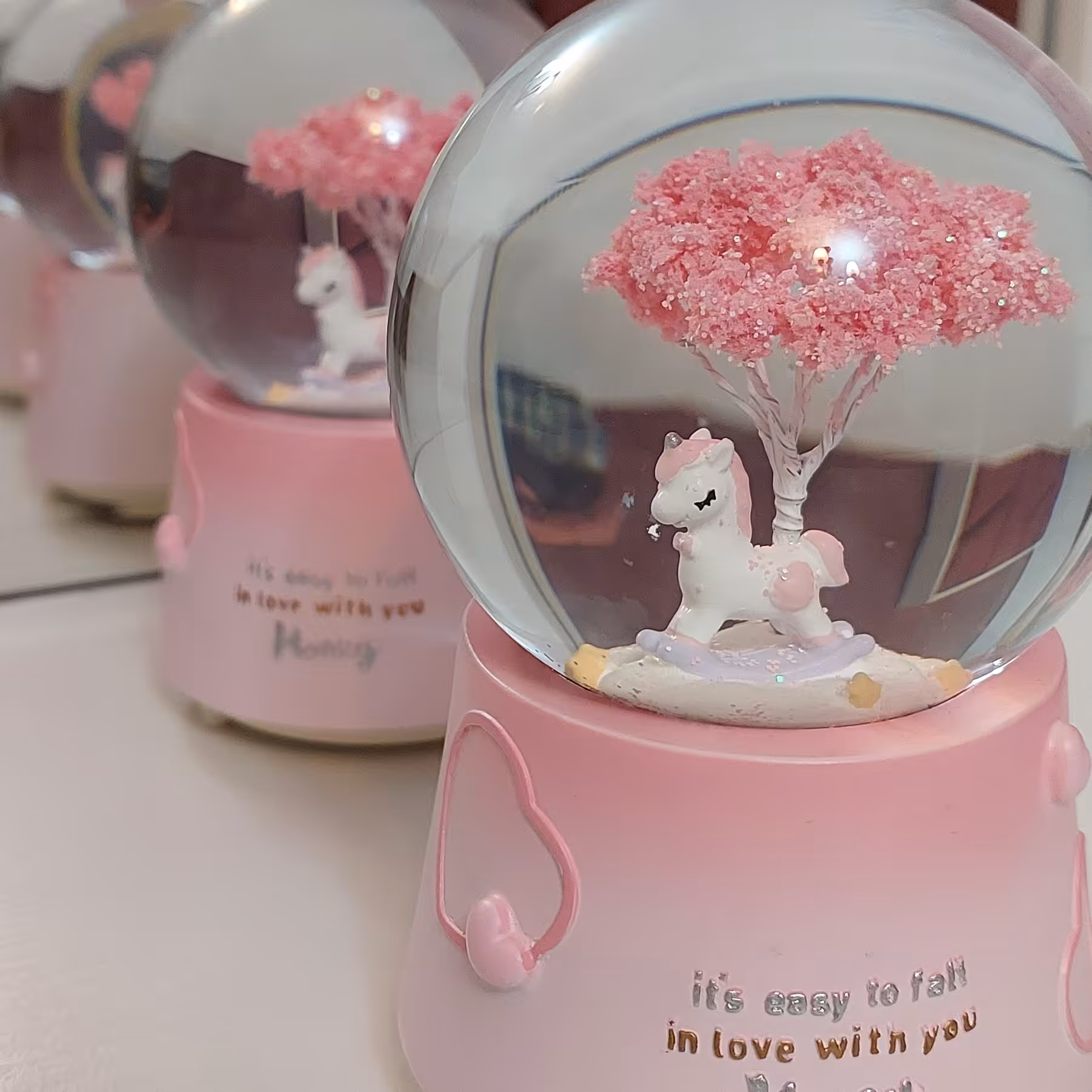 گوی موزیکال پمپی وارداتی طرح یونیکورن قطر 8سانت باتری خور 