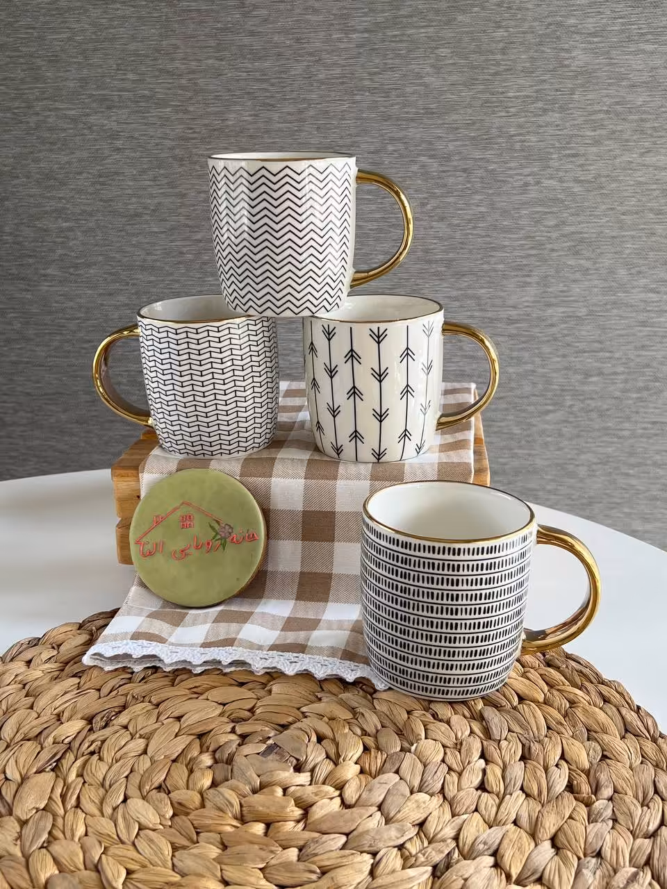 ماگ هندسی دسته طلایی