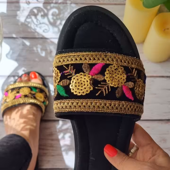 صندل مشکی با سوزندوزی مشکی