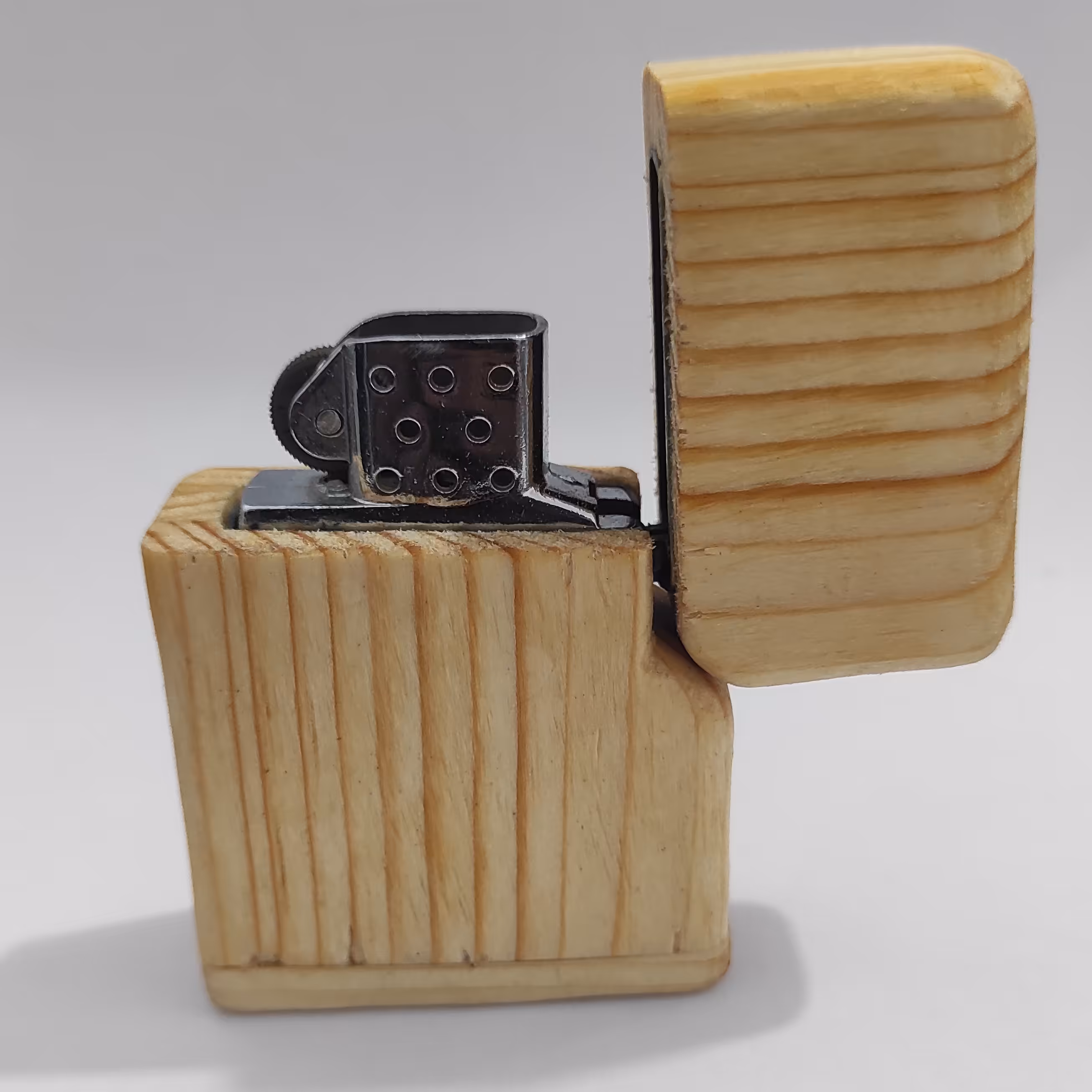 فندک گازی  ساخته شده از چوب بصورت دست ساز