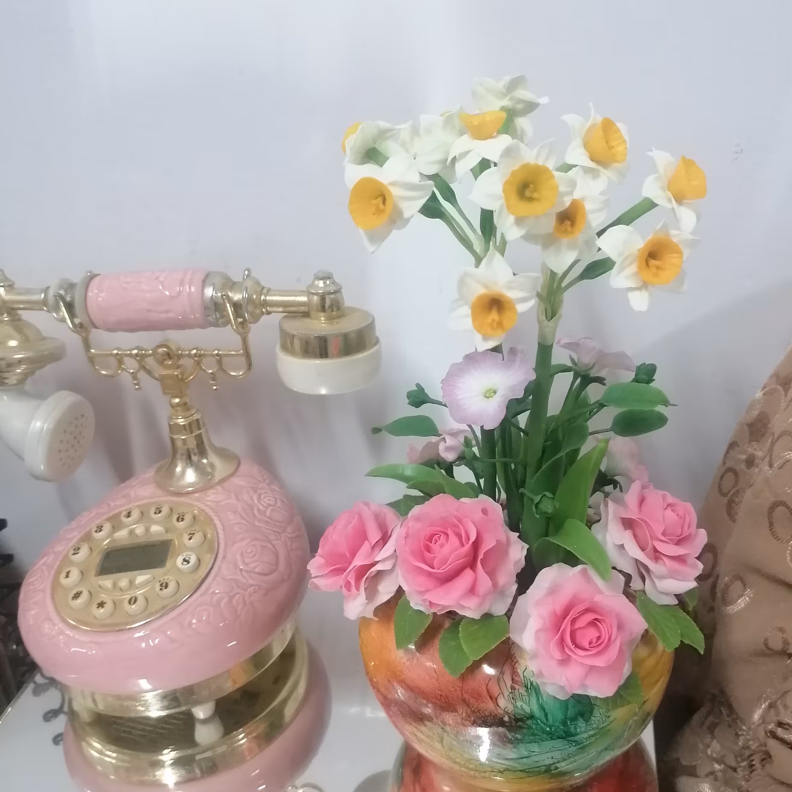 گلدان گل با خمیر چینی انعطاف پذیر، با ابعاد 42 در 25 سانتی