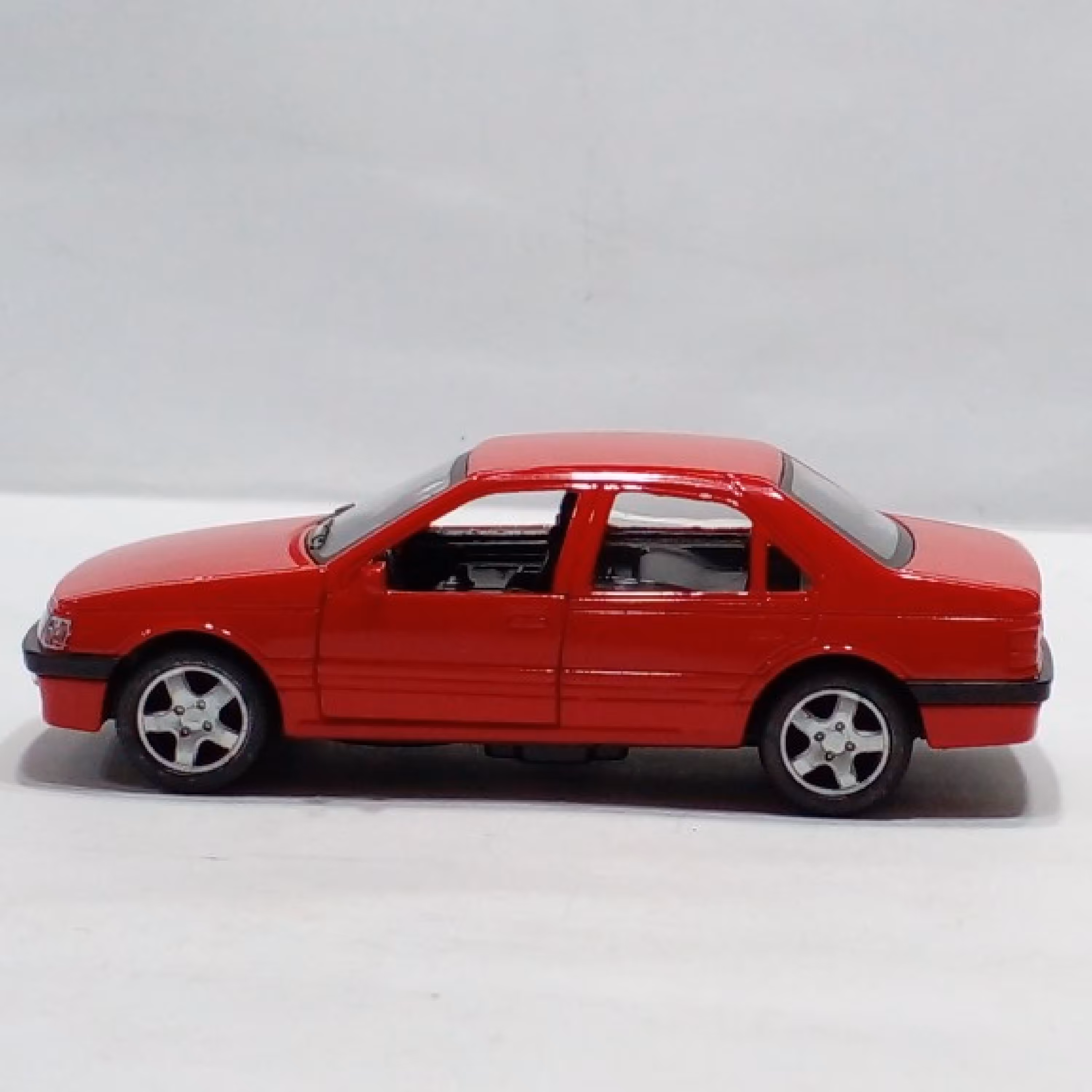 ماکت ماشین 405 قرمز فلزی