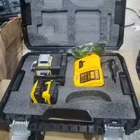 تراز لیزری دوخط طرح  دیوالت 