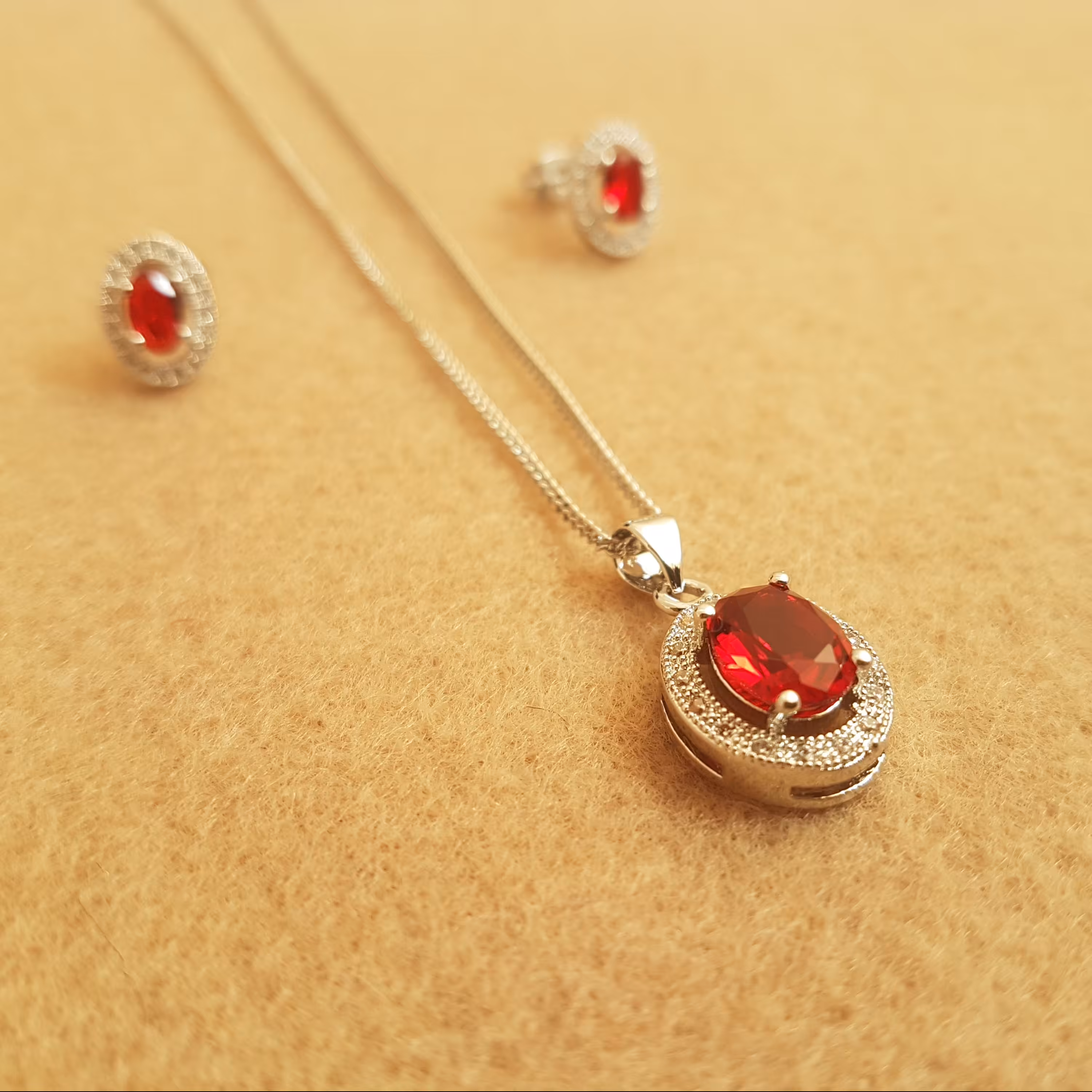 نیم ست بیضی طرح جواهر یاقوتی